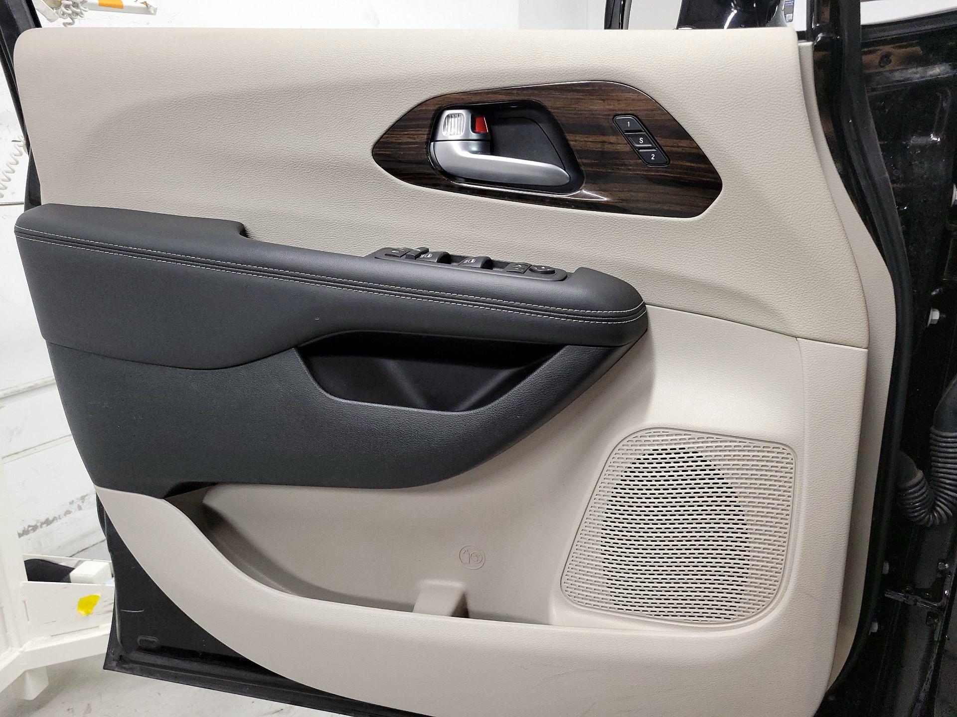 Thumbnail: 2024 Chrysler Pacifica - 10