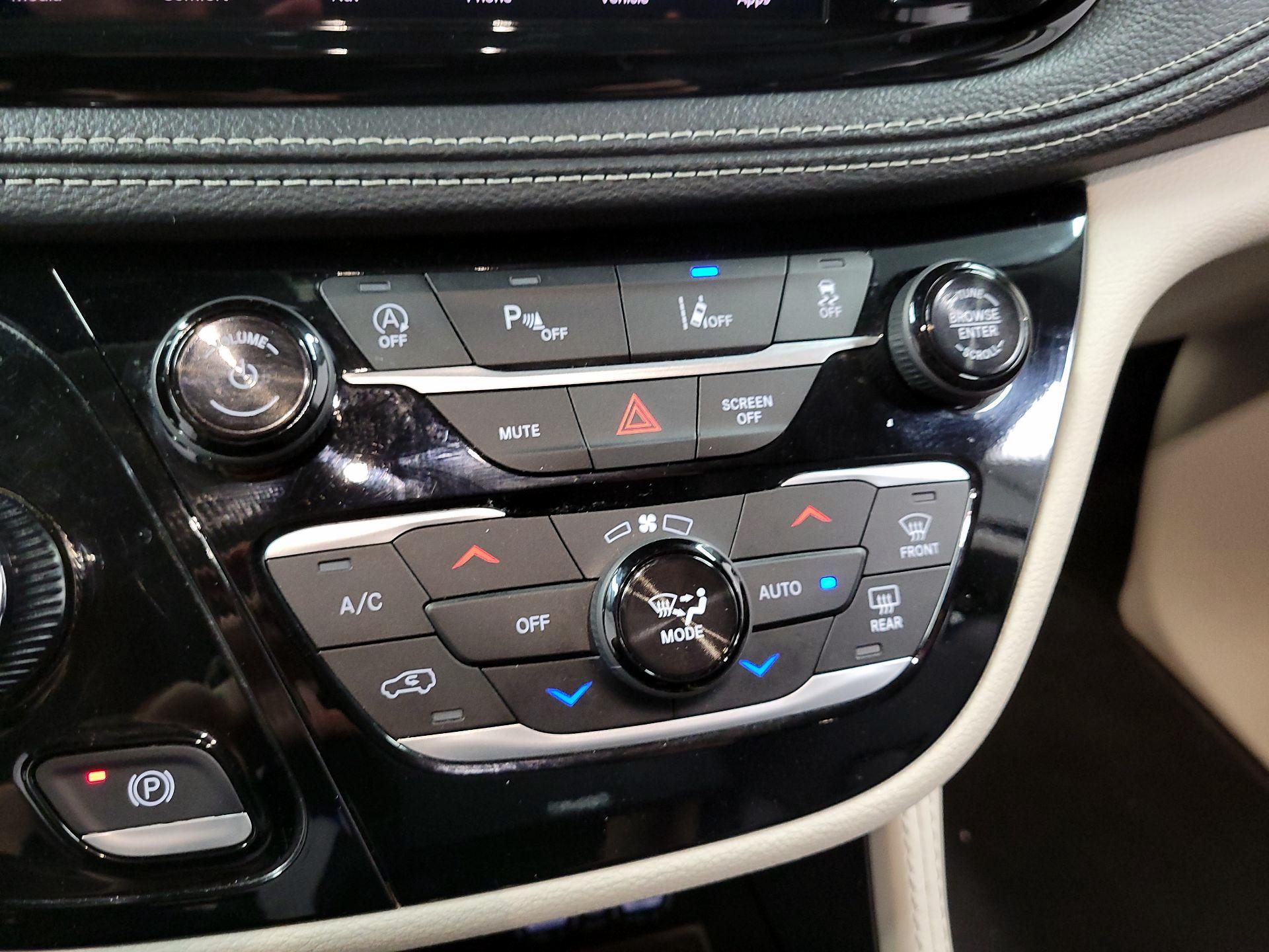 Thumbnail: 2024 Chrysler Pacifica - 12