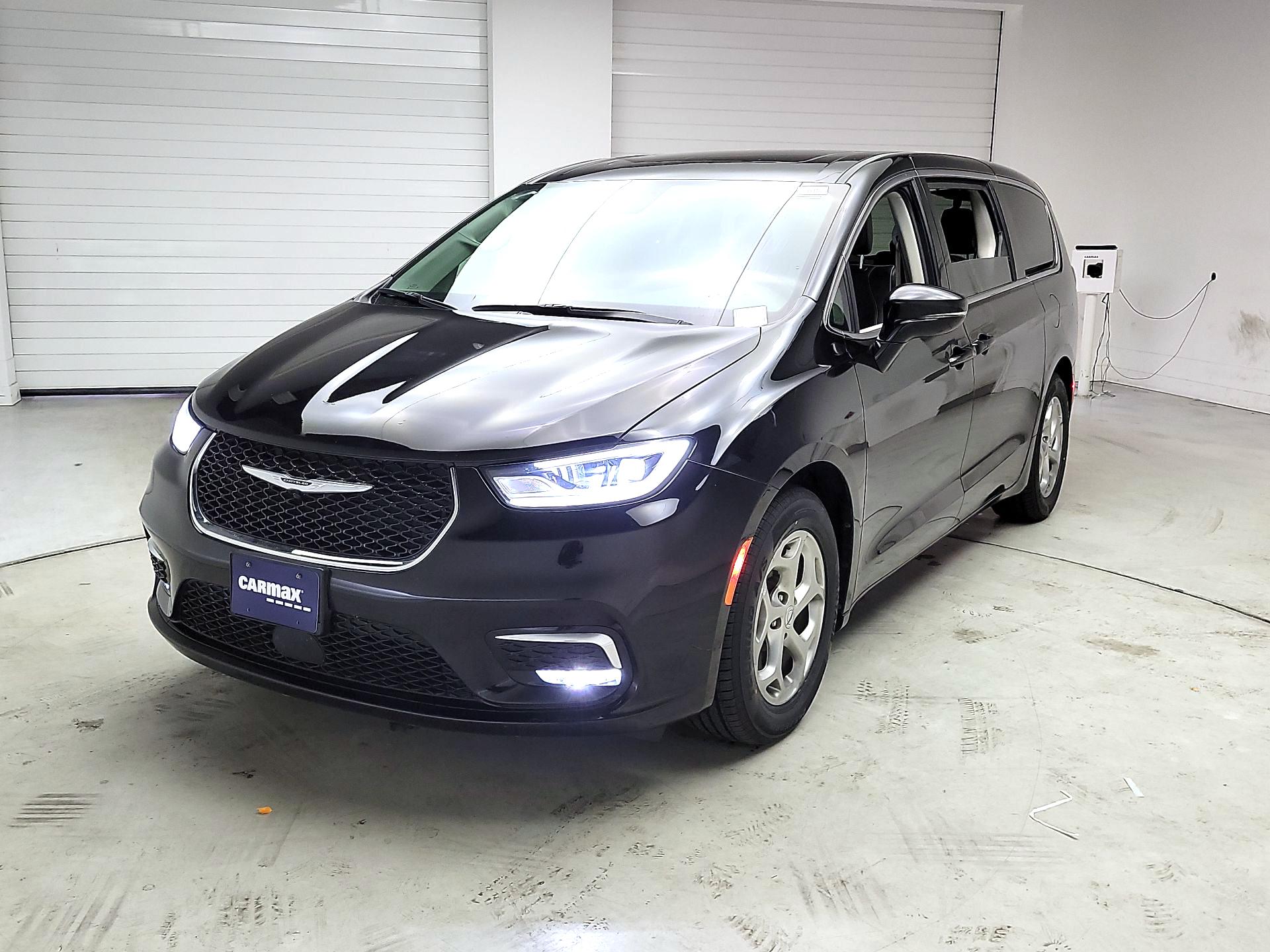 Thumbnail: 2024 Chrysler Pacifica - 3