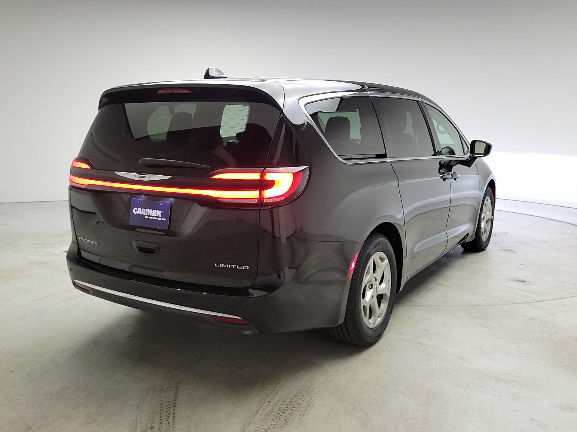 Thumbnail: 2024 Chrysler Pacifica - 5