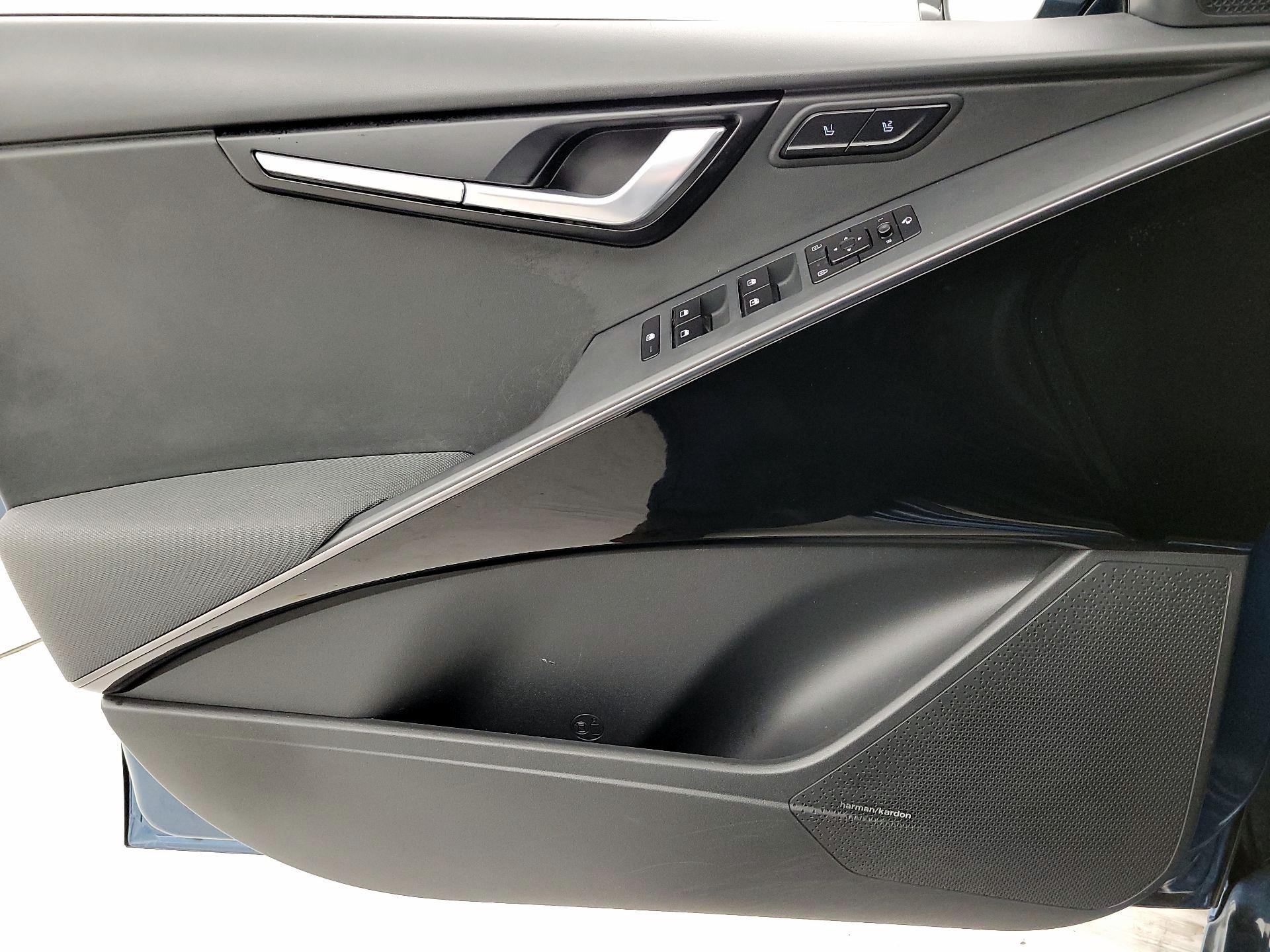 Thumbnail: 2023 Kia Niro - 12