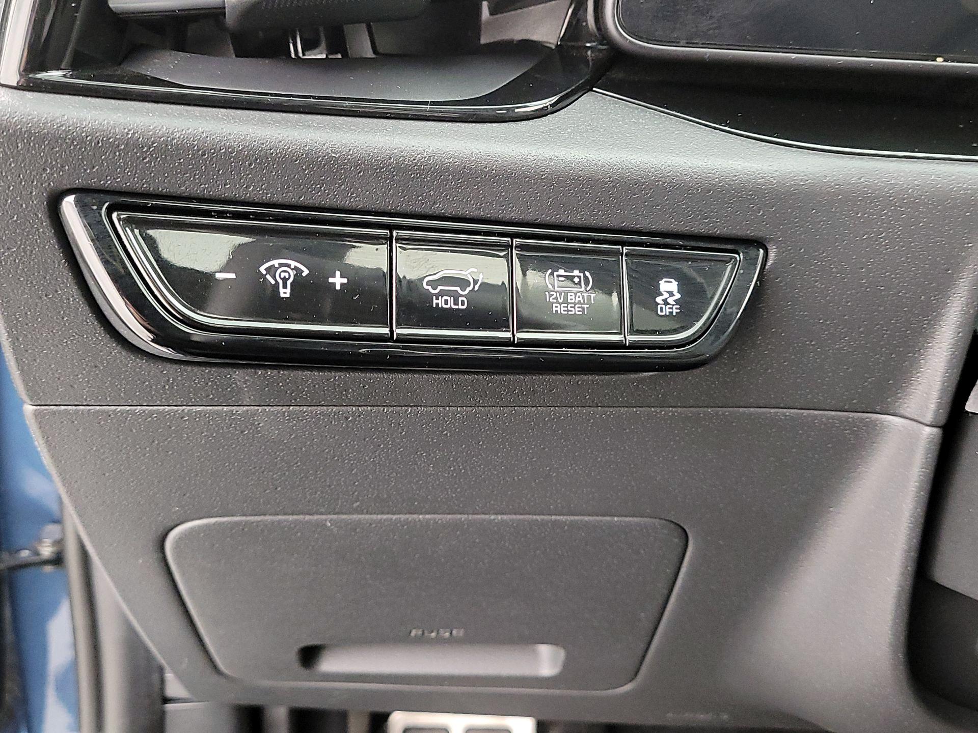 Thumbnail: 2023 Kia Niro - 13