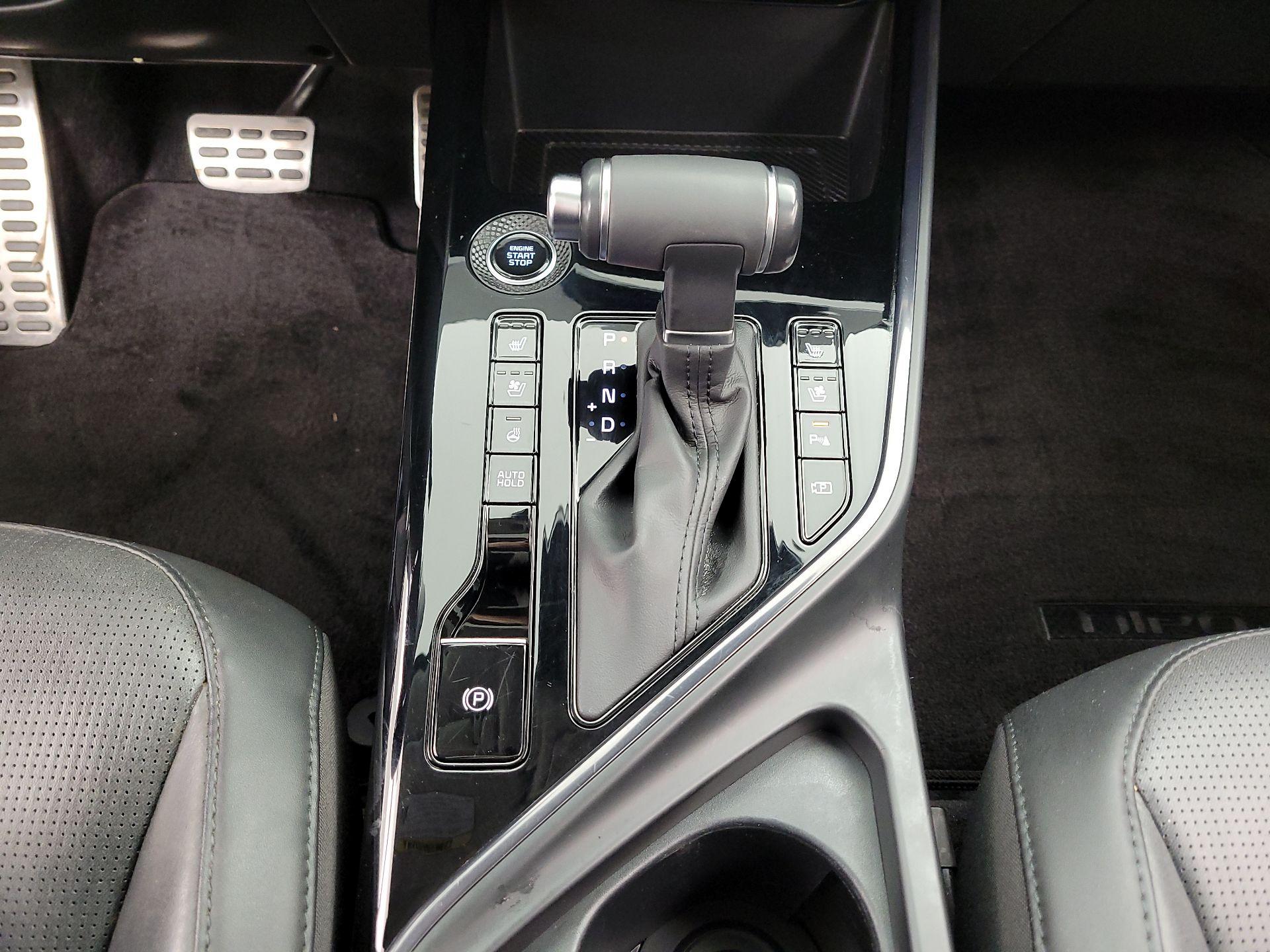 Thumbnail: 2023 Kia Niro - 18