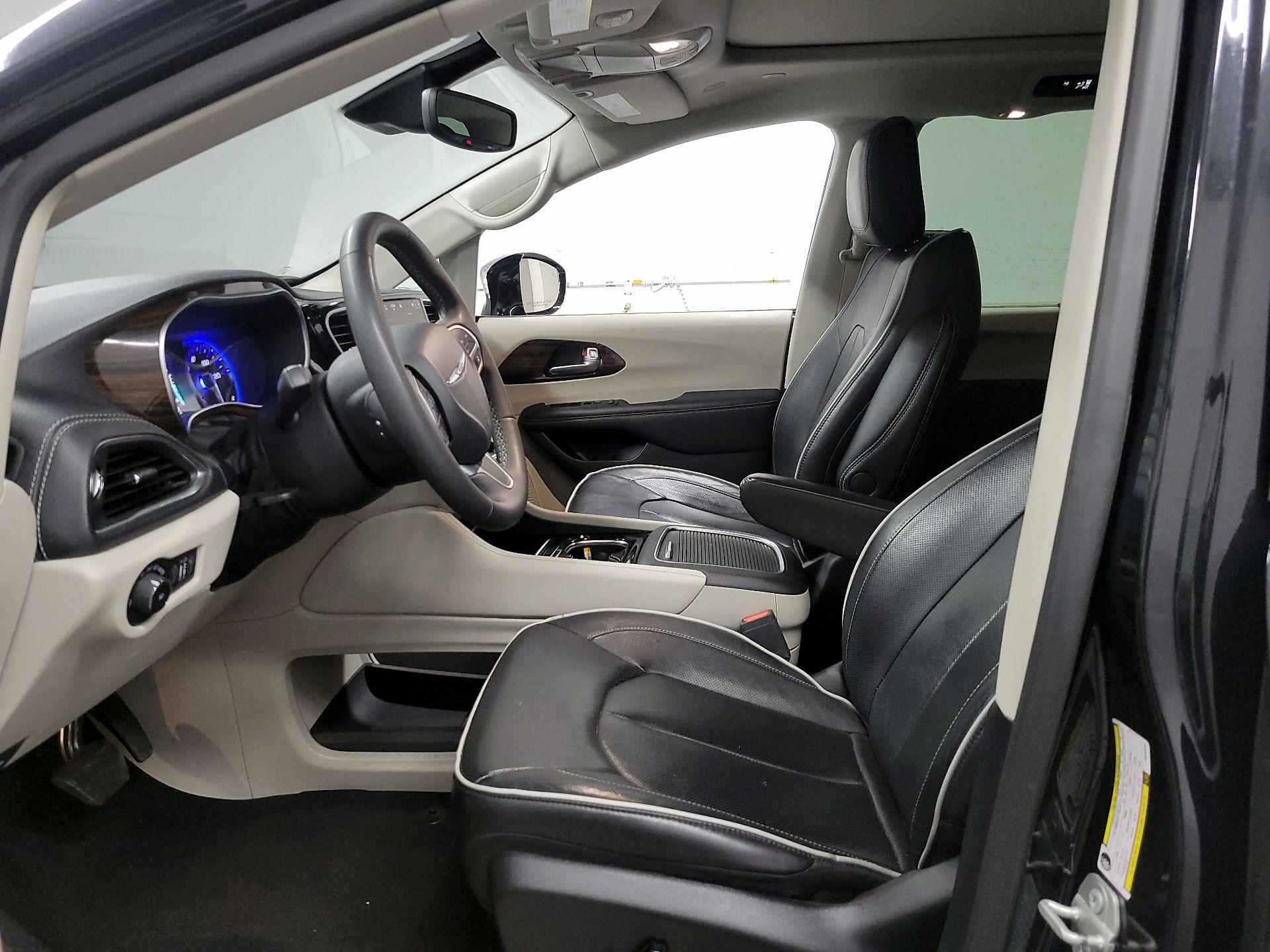 Thumbnail: 2023 Chrysler Pacifica - 9