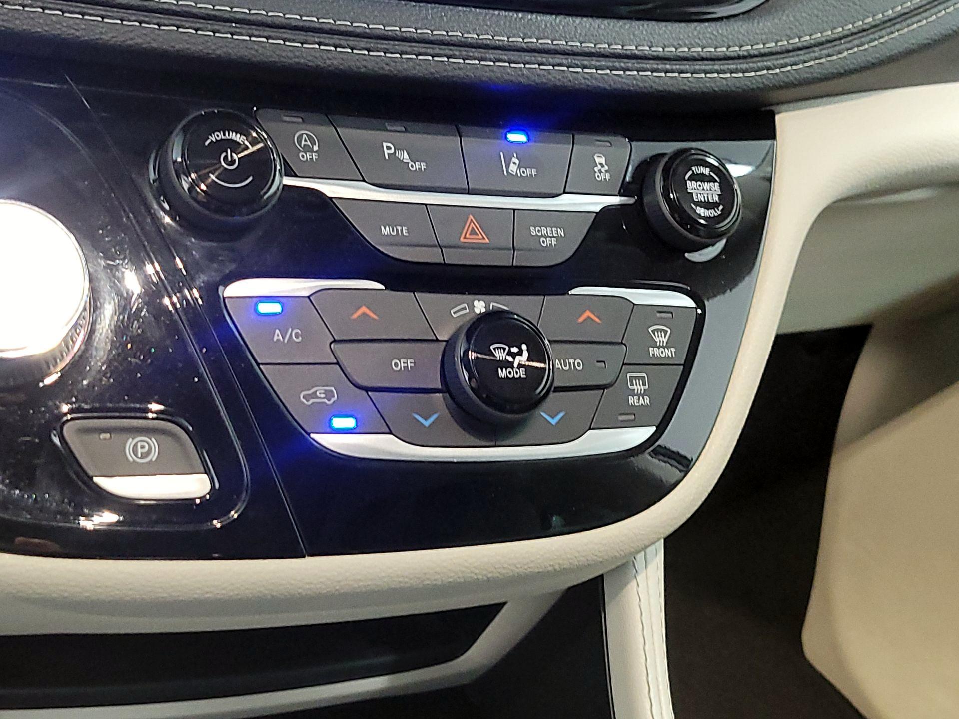 Thumbnail: 2023 Chrysler Pacifica - 13