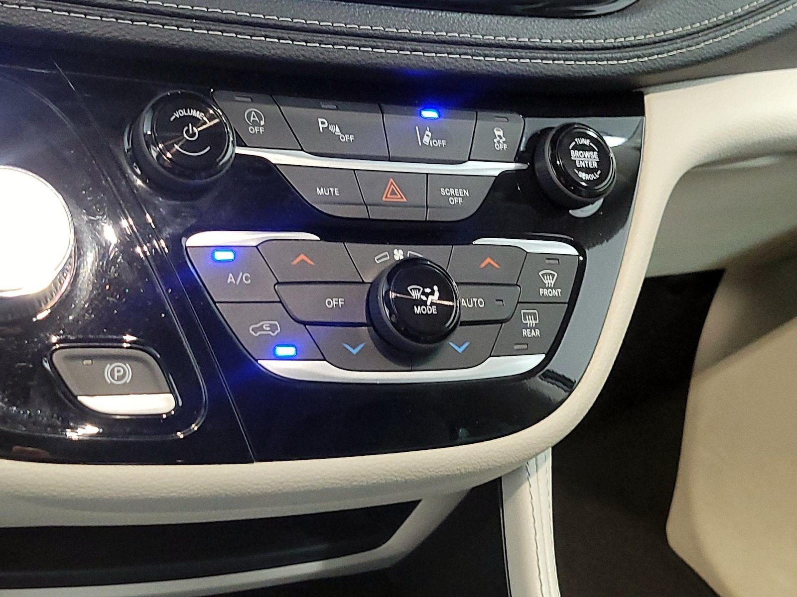 2023 Chrysler Pacifica Limited - Photo 15