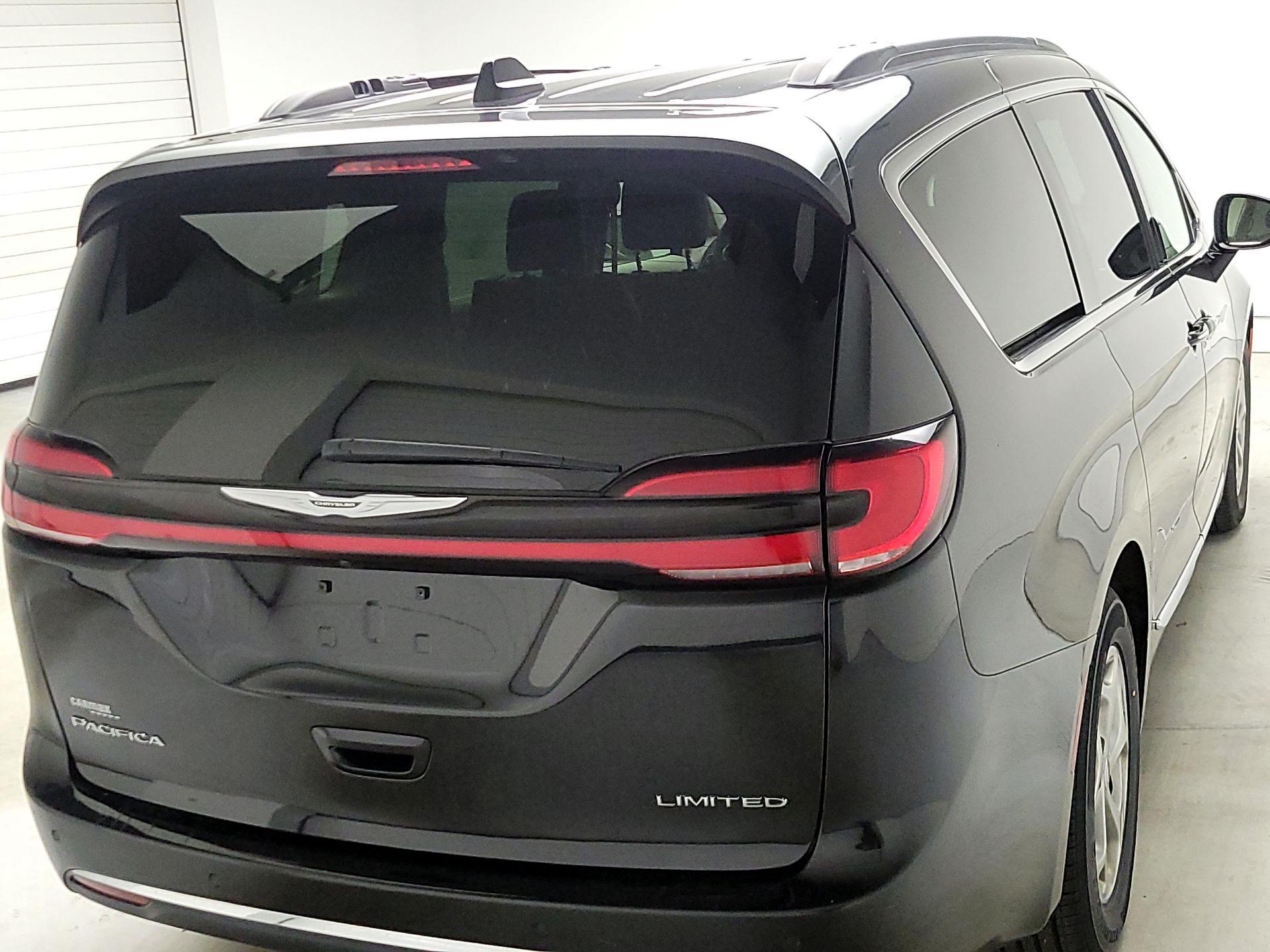 Thumbnail: 2023 Chrysler Pacifica - 6