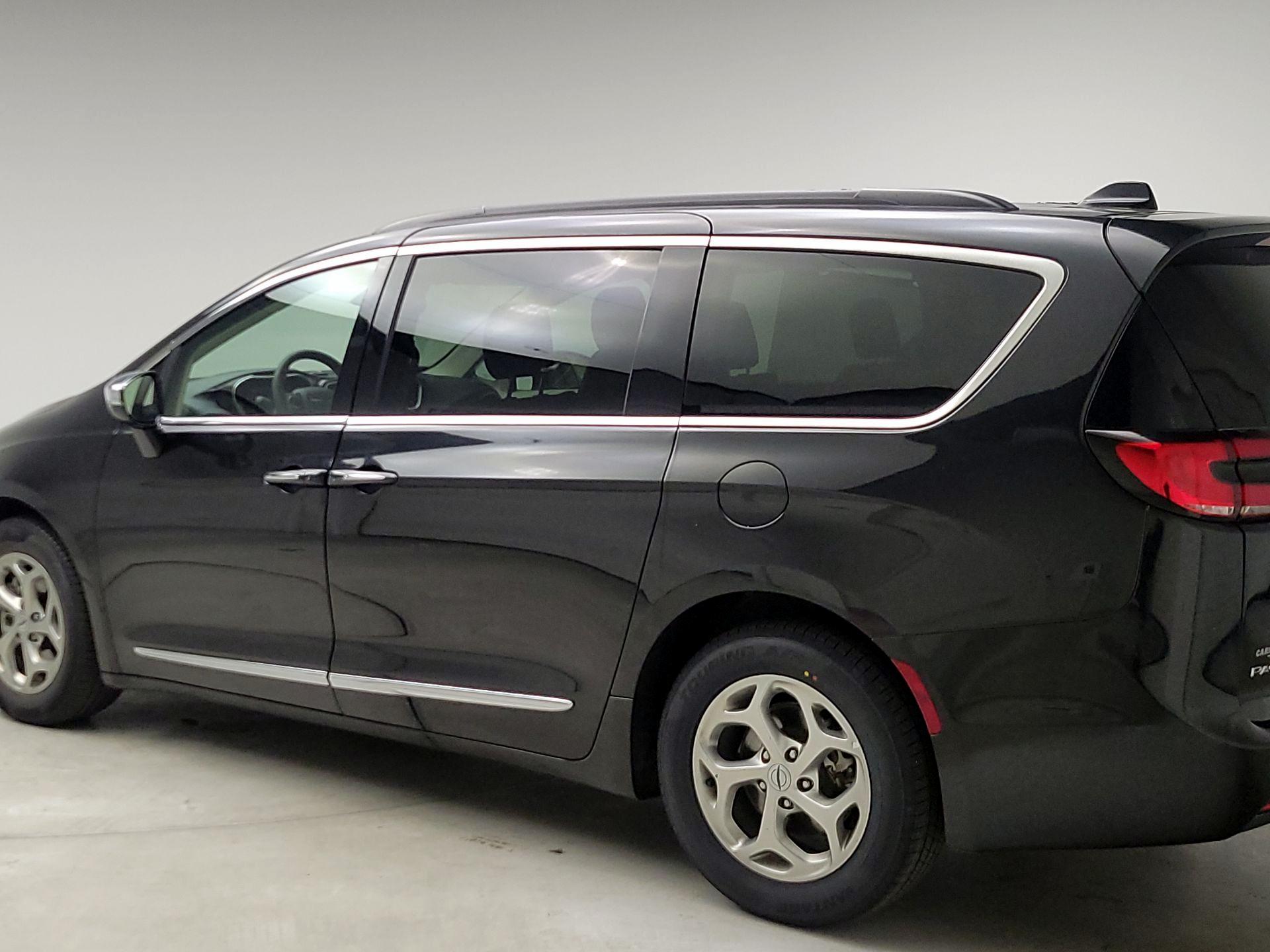 Thumbnail: 2023 Chrysler Pacifica - 7