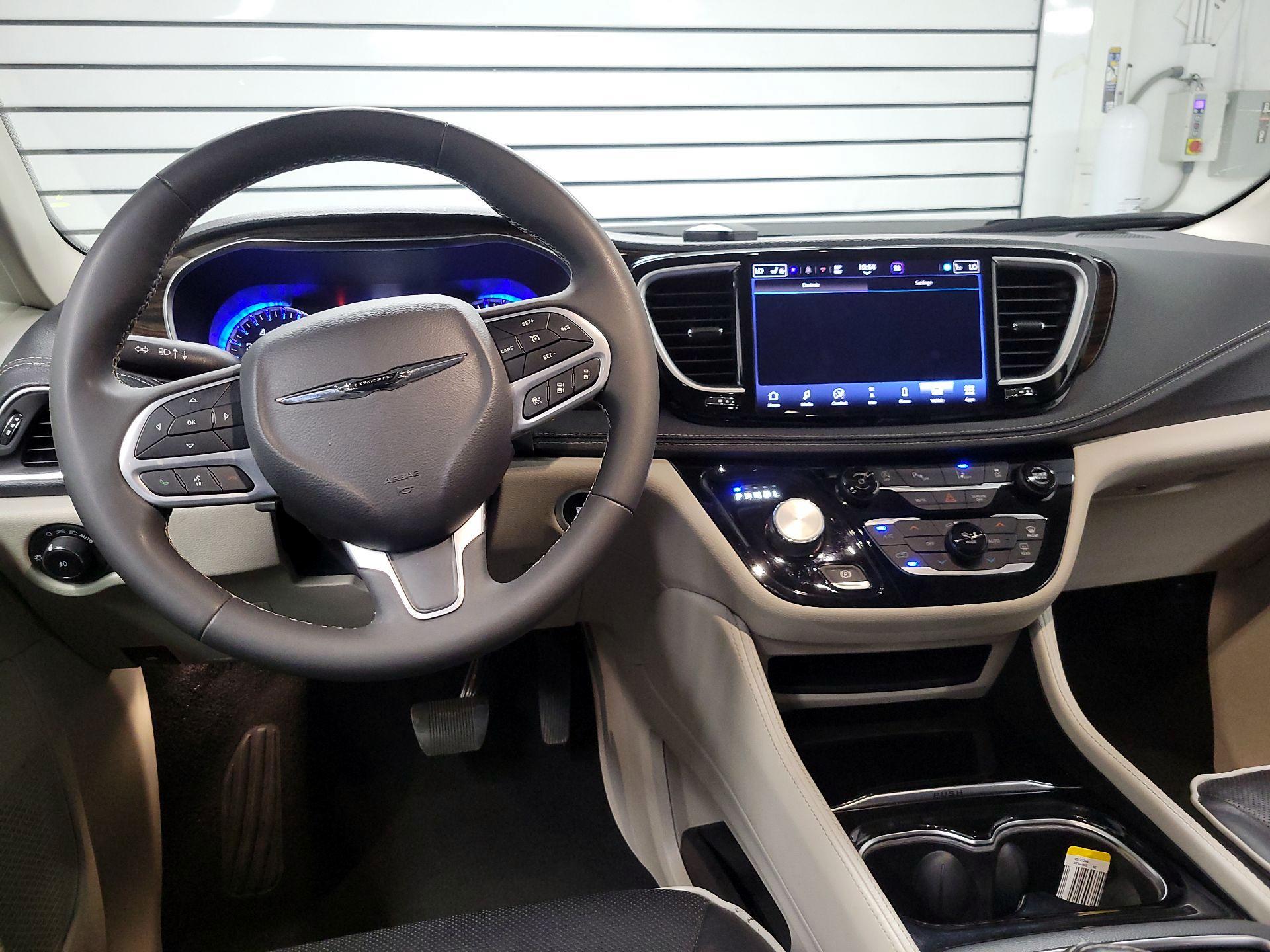 Thumbnail: 2023 Chrysler Pacifica - 8