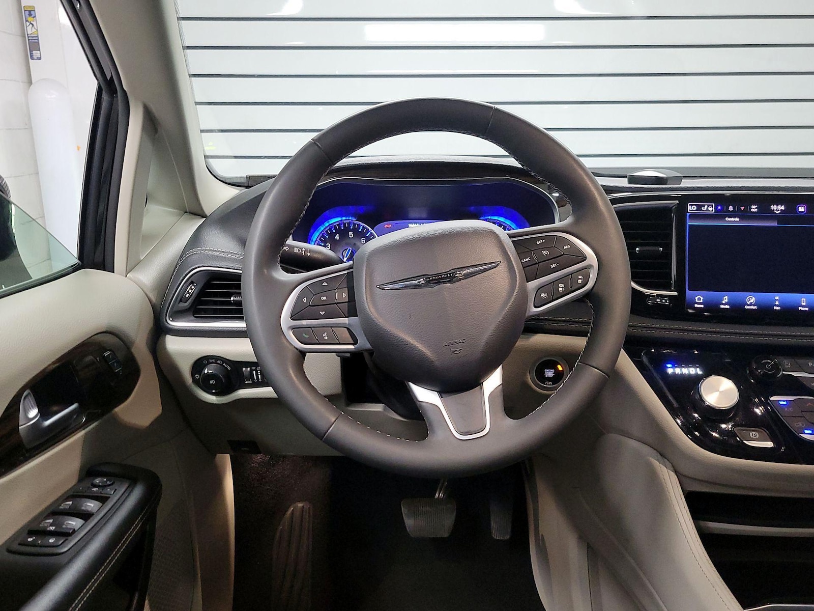 2023 Chrysler Pacifica Limited - Photo 10