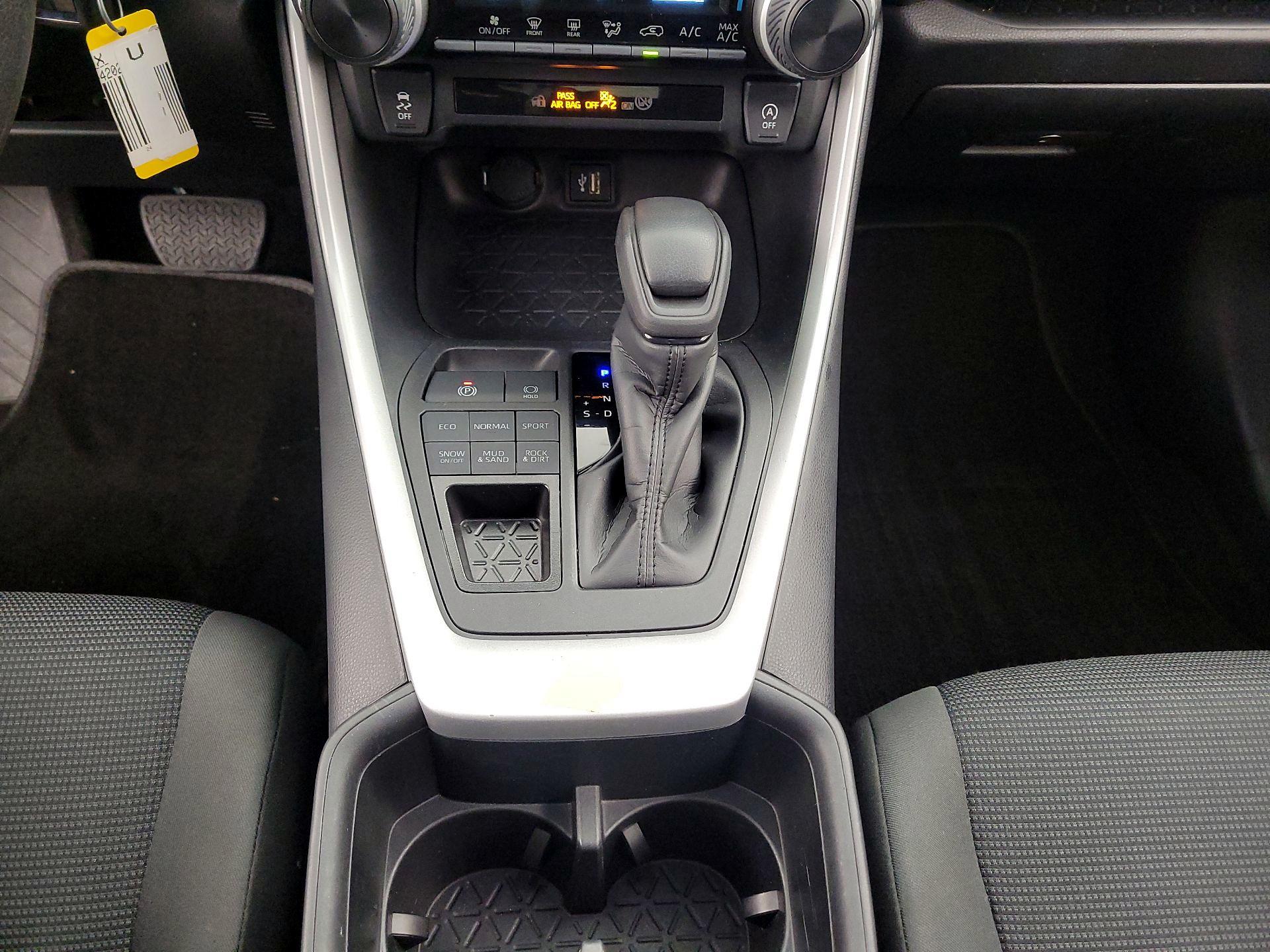 Thumbnail: 2024 Toyota RAV4 - 17