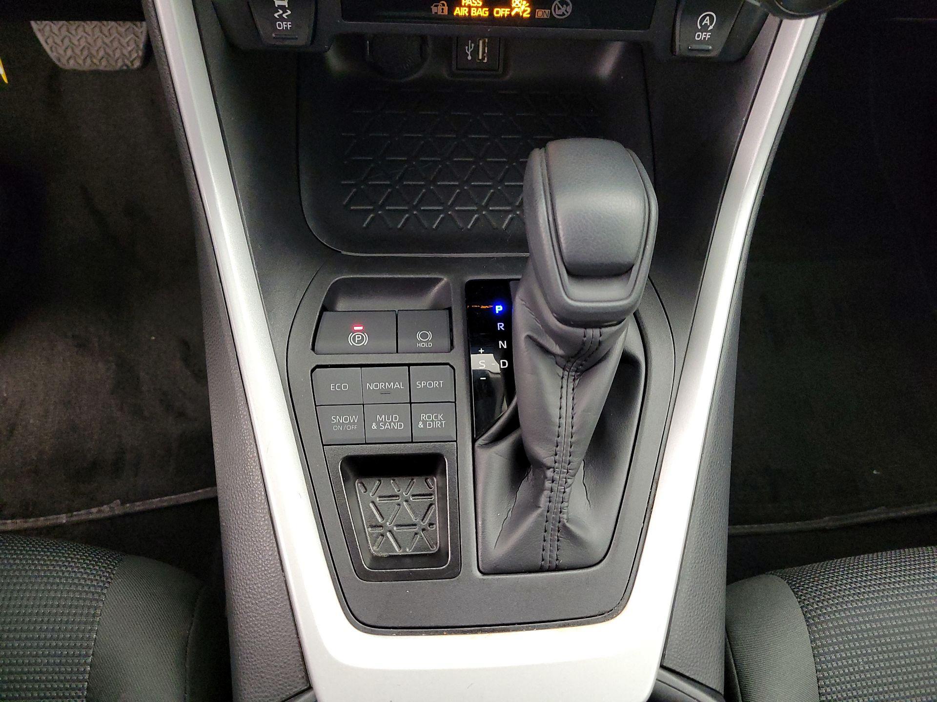 Thumbnail: 2024 Toyota RAV4 - 17