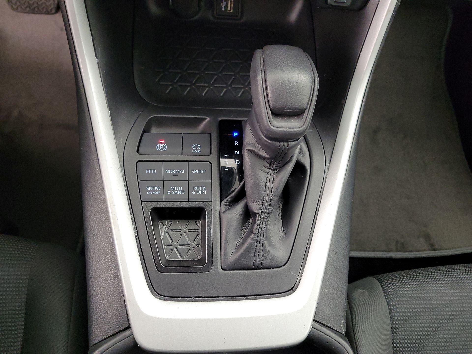 Thumbnail: 2024 Toyota RAV4 - 17