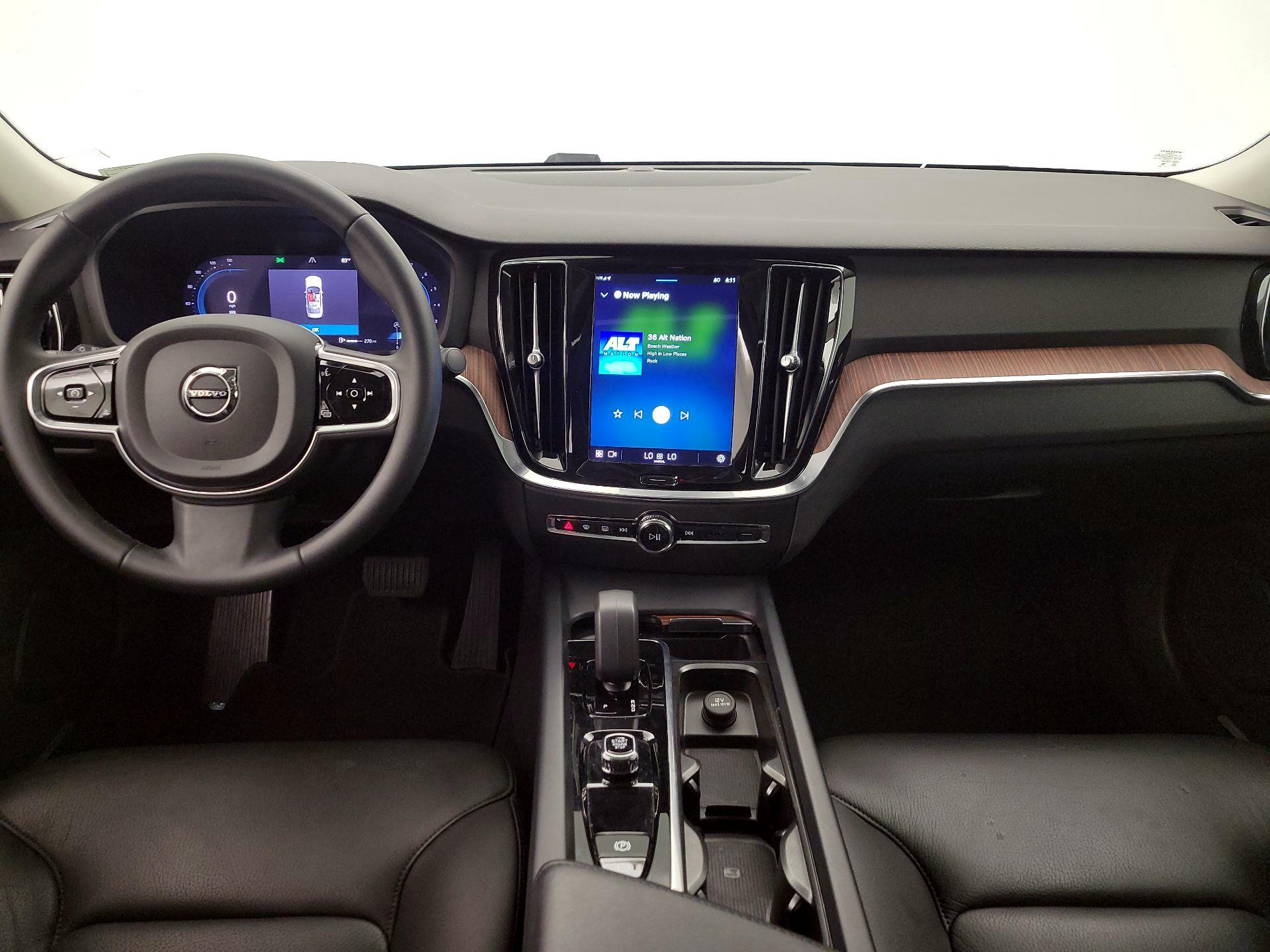 Thumbnail: 2023 Volvo S60 - 9