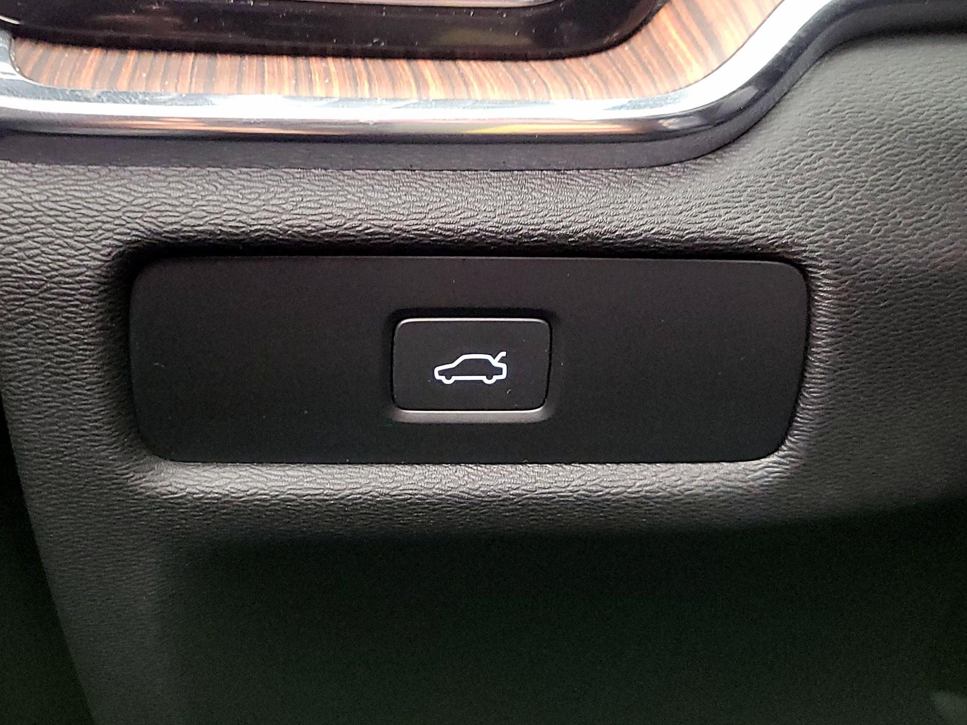 Thumbnail: 2023 Volvo S60 - 13