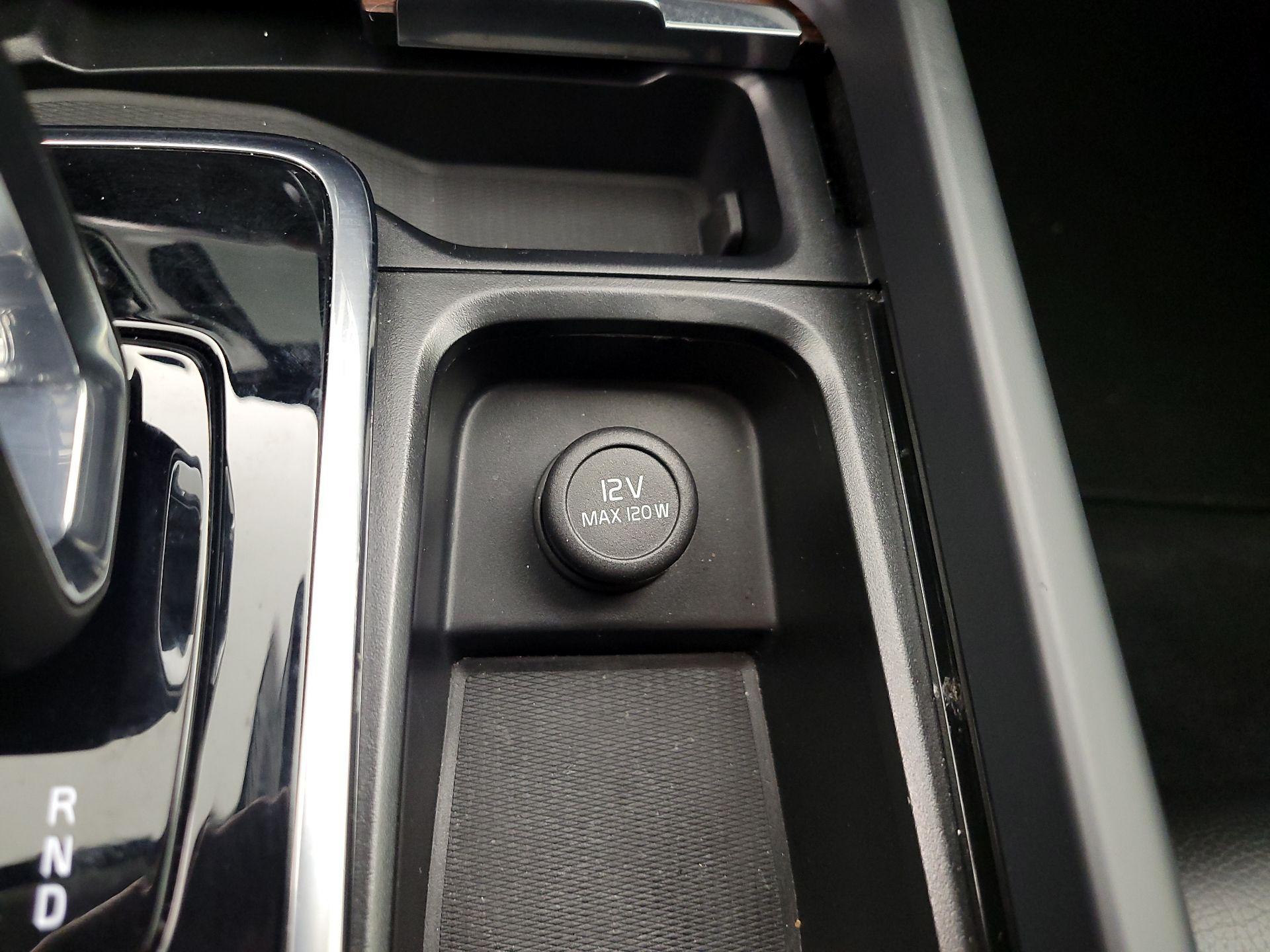 Thumbnail: 2023 Volvo S60 - 19