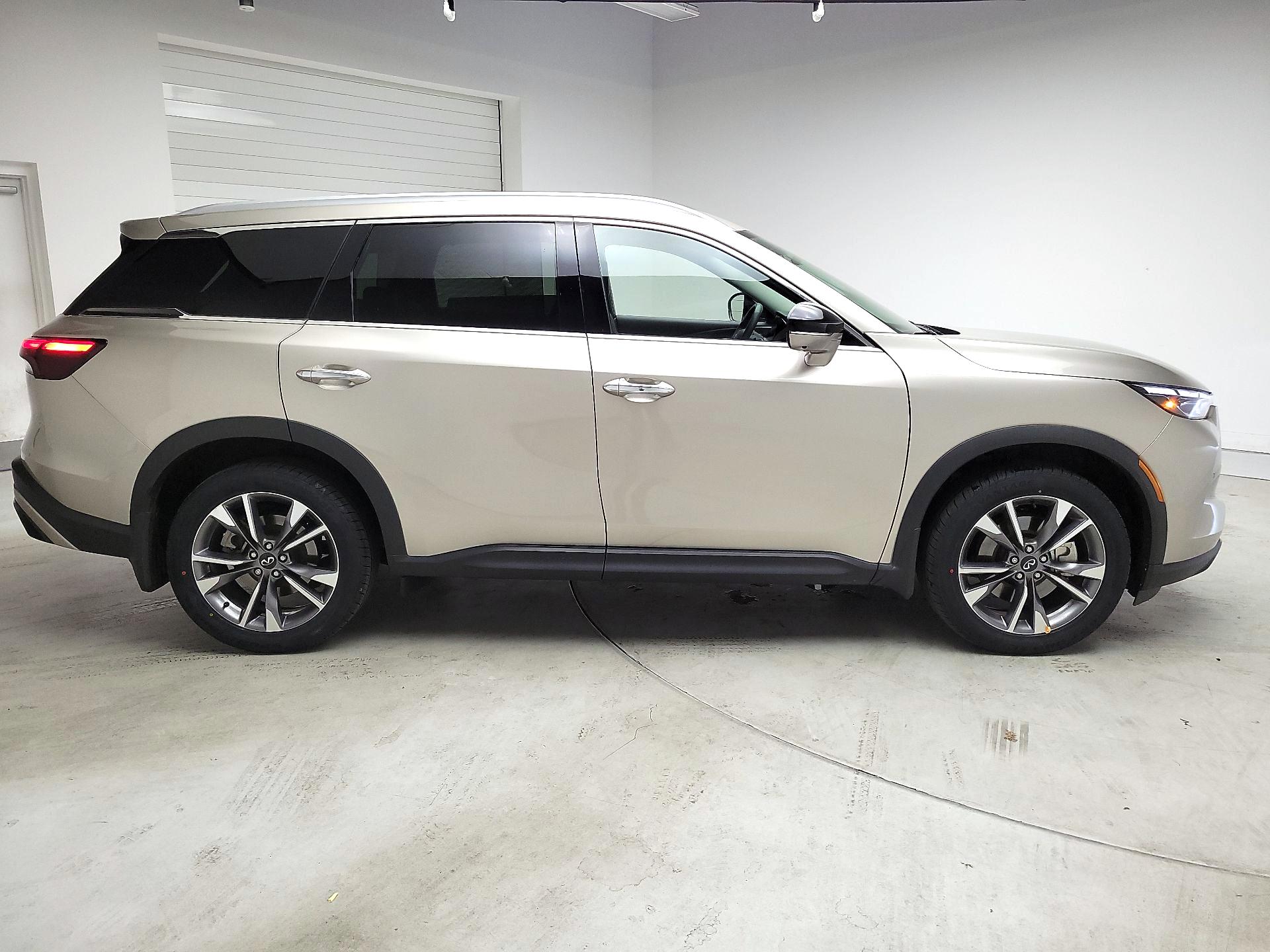 Thumbnail: 2023 INFINITI QX60 - 4