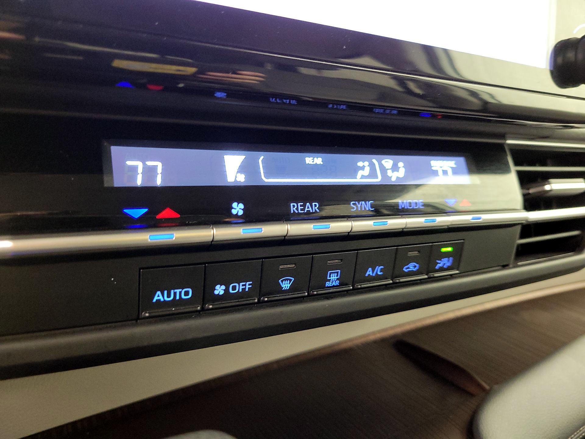 Thumbnail: 2024 Toyota Sienna - 16