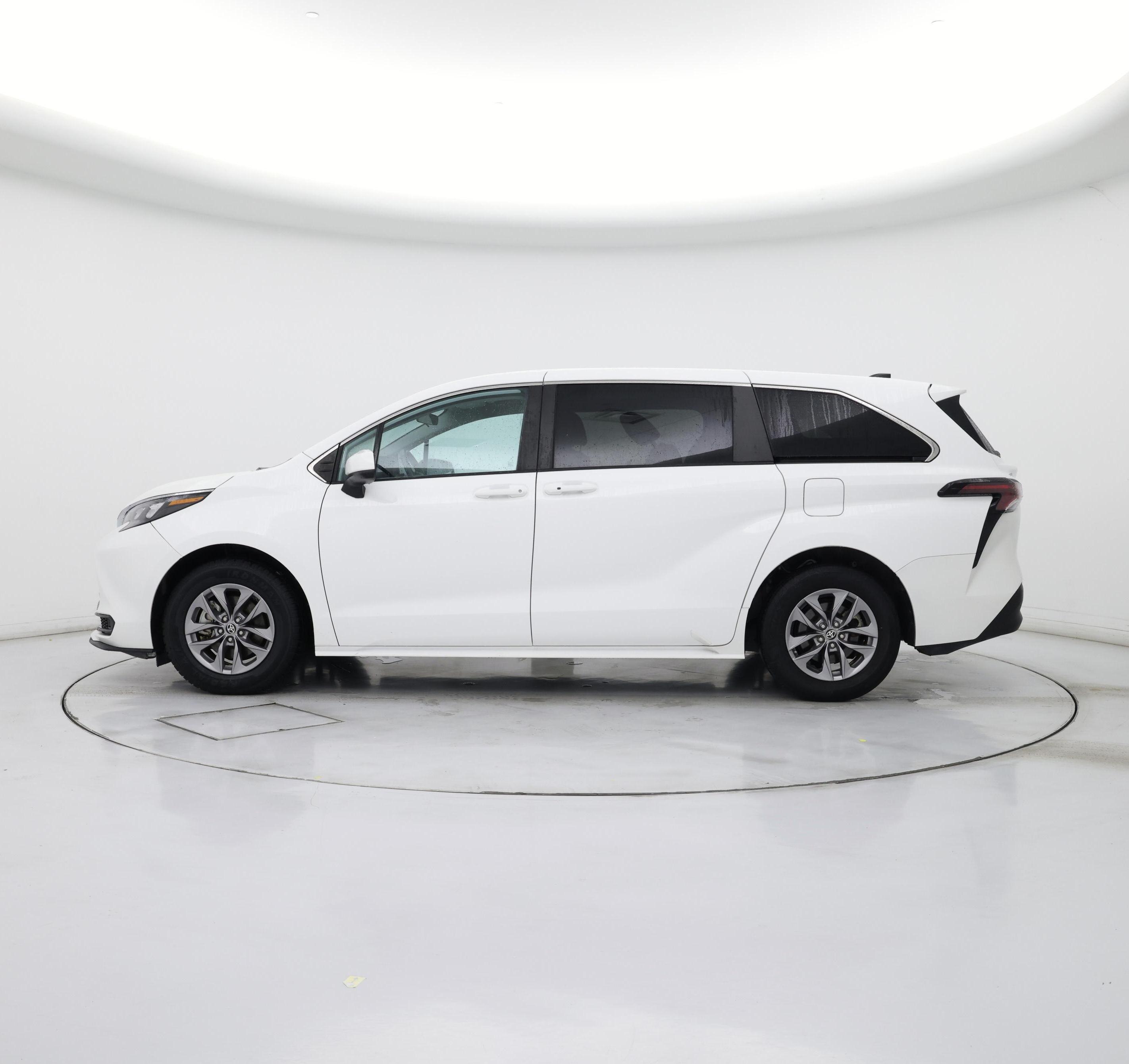 Thumbnail: 2024 Toyota Sienna - 3