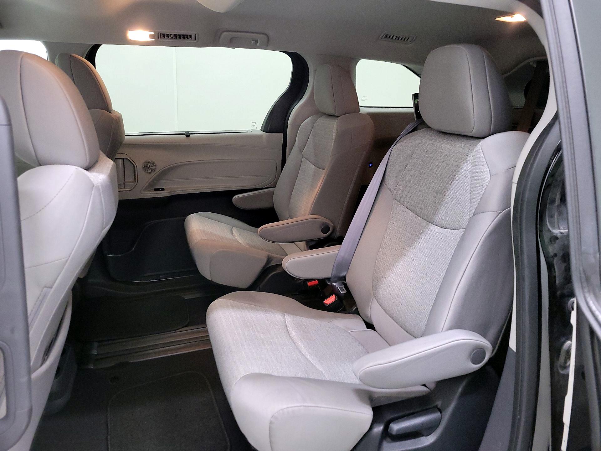 Thumbnail: 2024 Toyota Sienna - 19