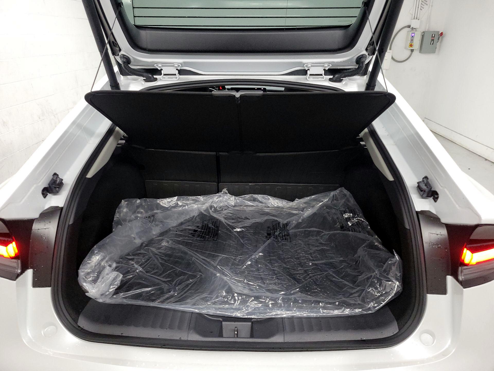 Thumbnail: 2024 Toyota Prius - 18