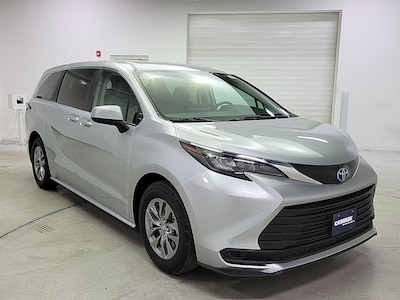 2024 Toyota Sienna Hybrid LE