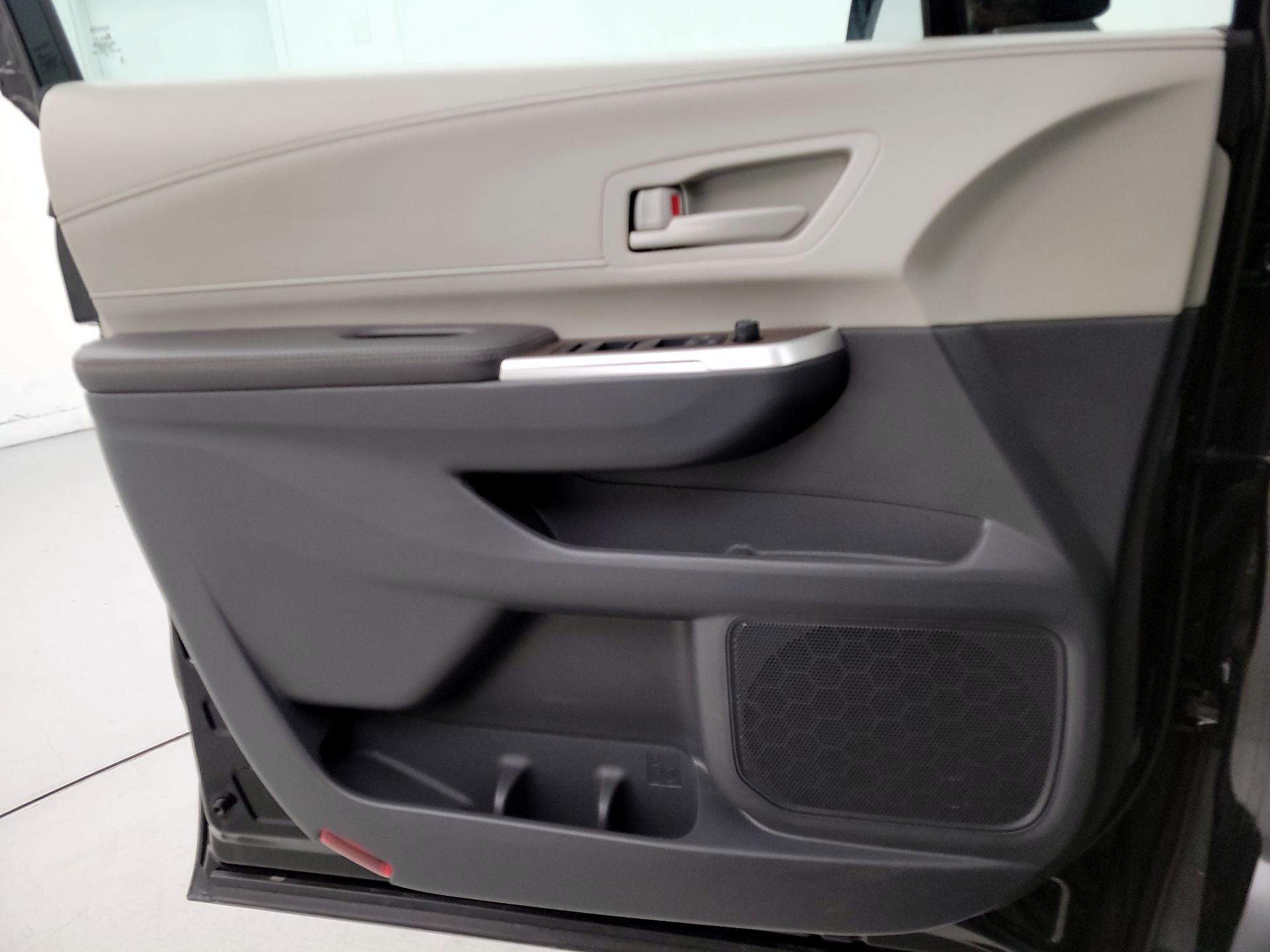 Thumbnail: 2024 Toyota Sienna - 12