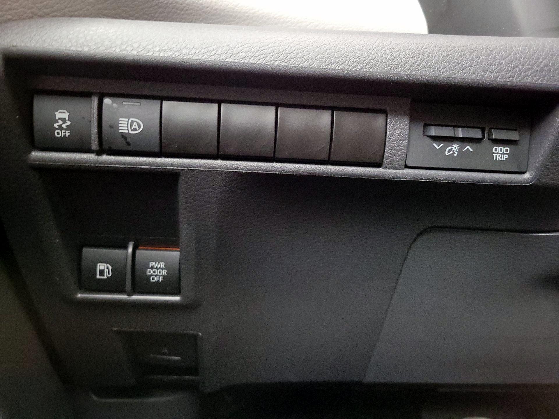 Thumbnail: 2024 Toyota Sienna - 13