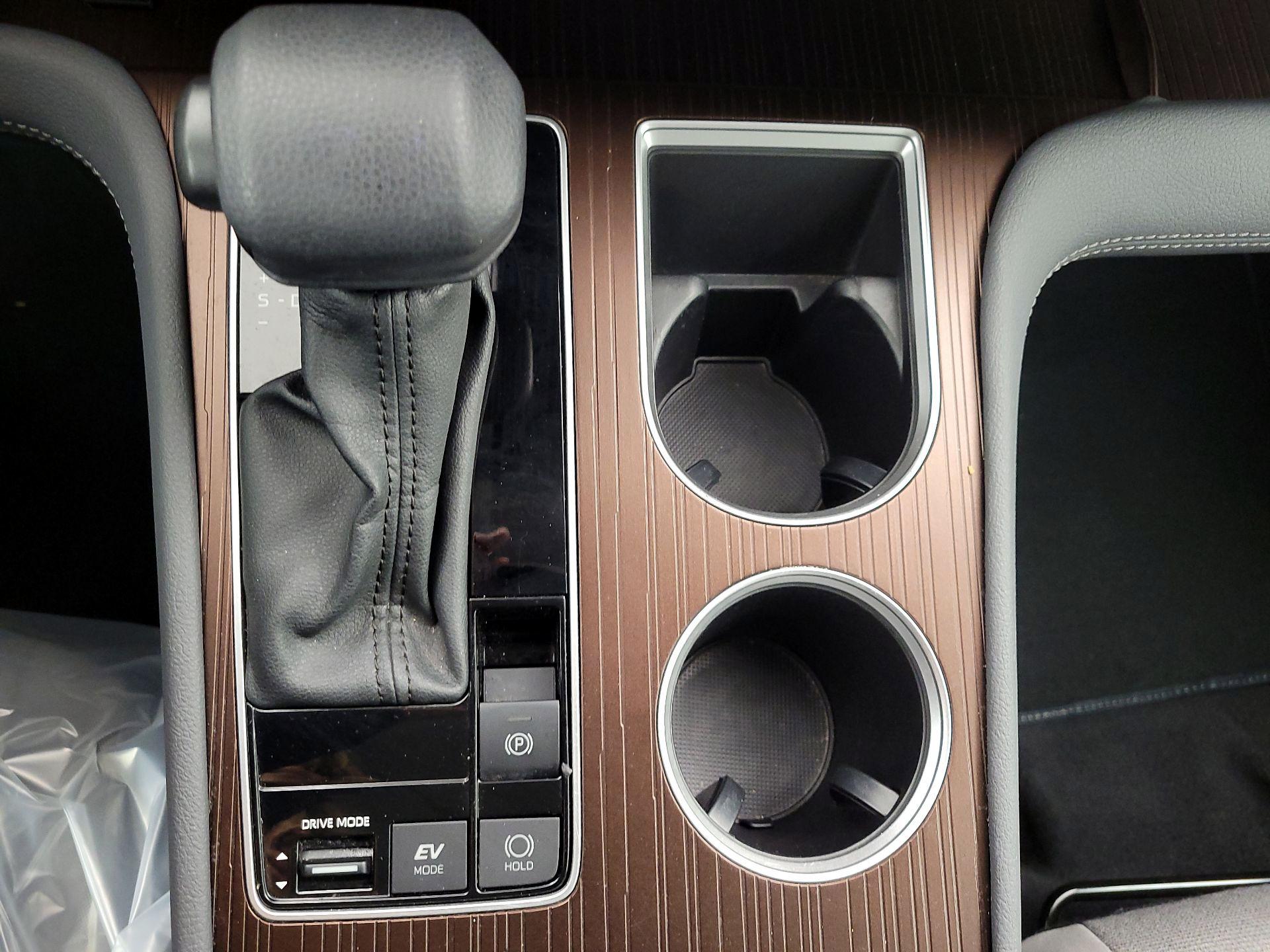 Thumbnail: 2024 Toyota Sienna - 17