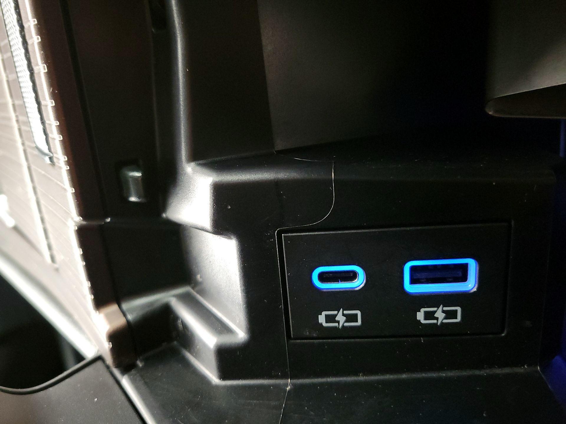 Thumbnail: 2024 Toyota Sienna - 18