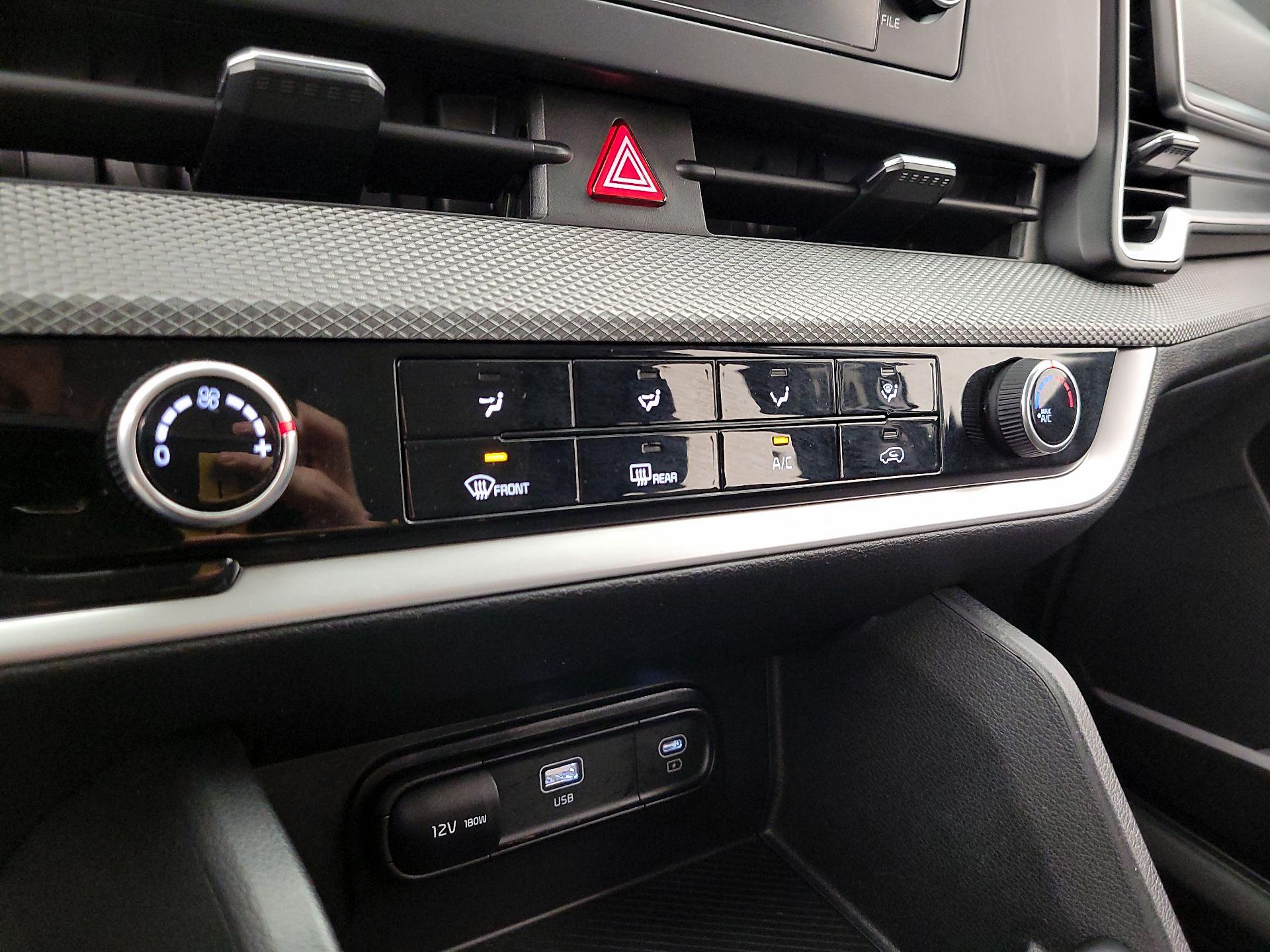 Thumbnail: 2023 Kia Sportage - 16