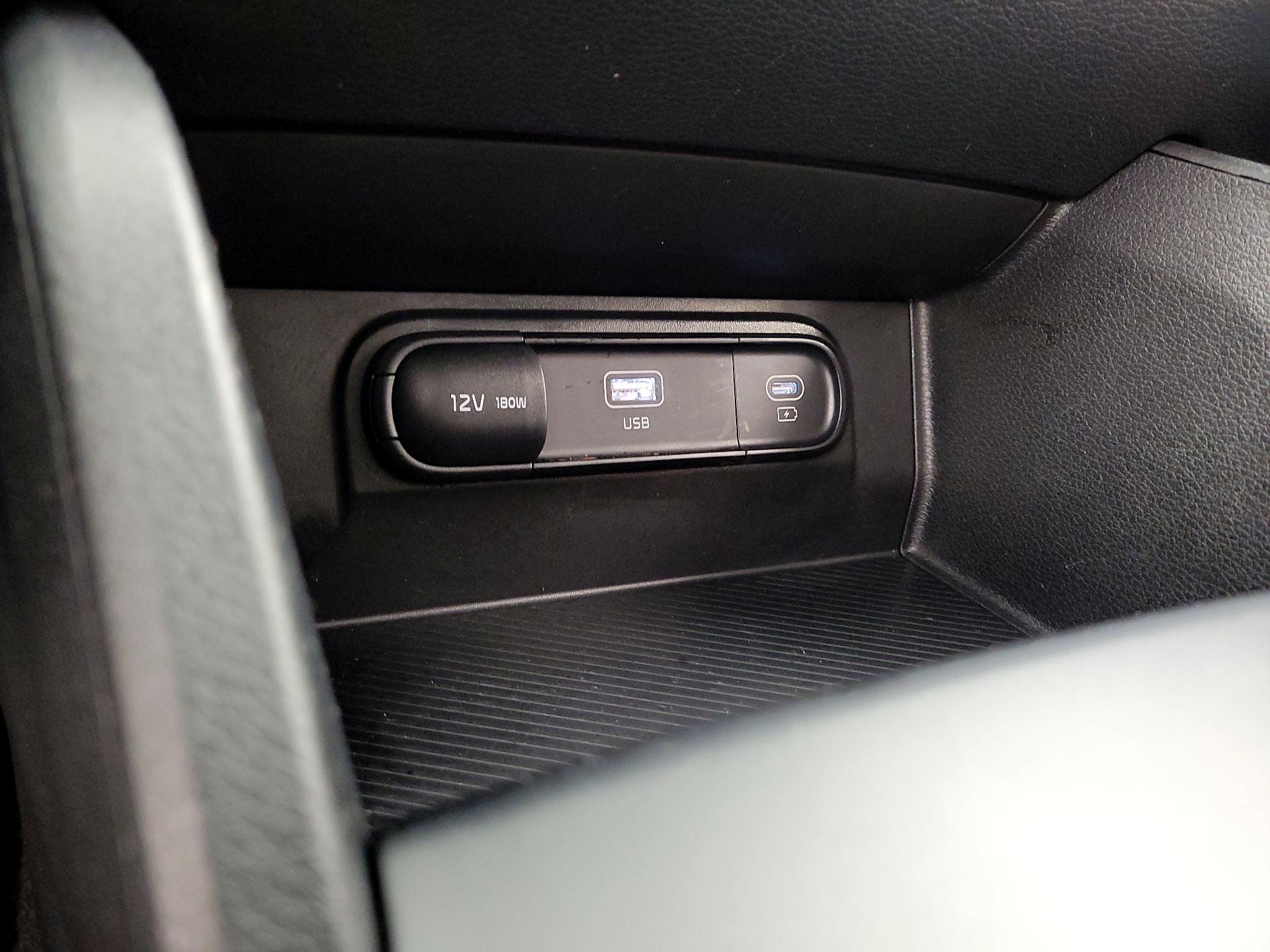 Thumbnail: 2023 Kia Sportage - 18