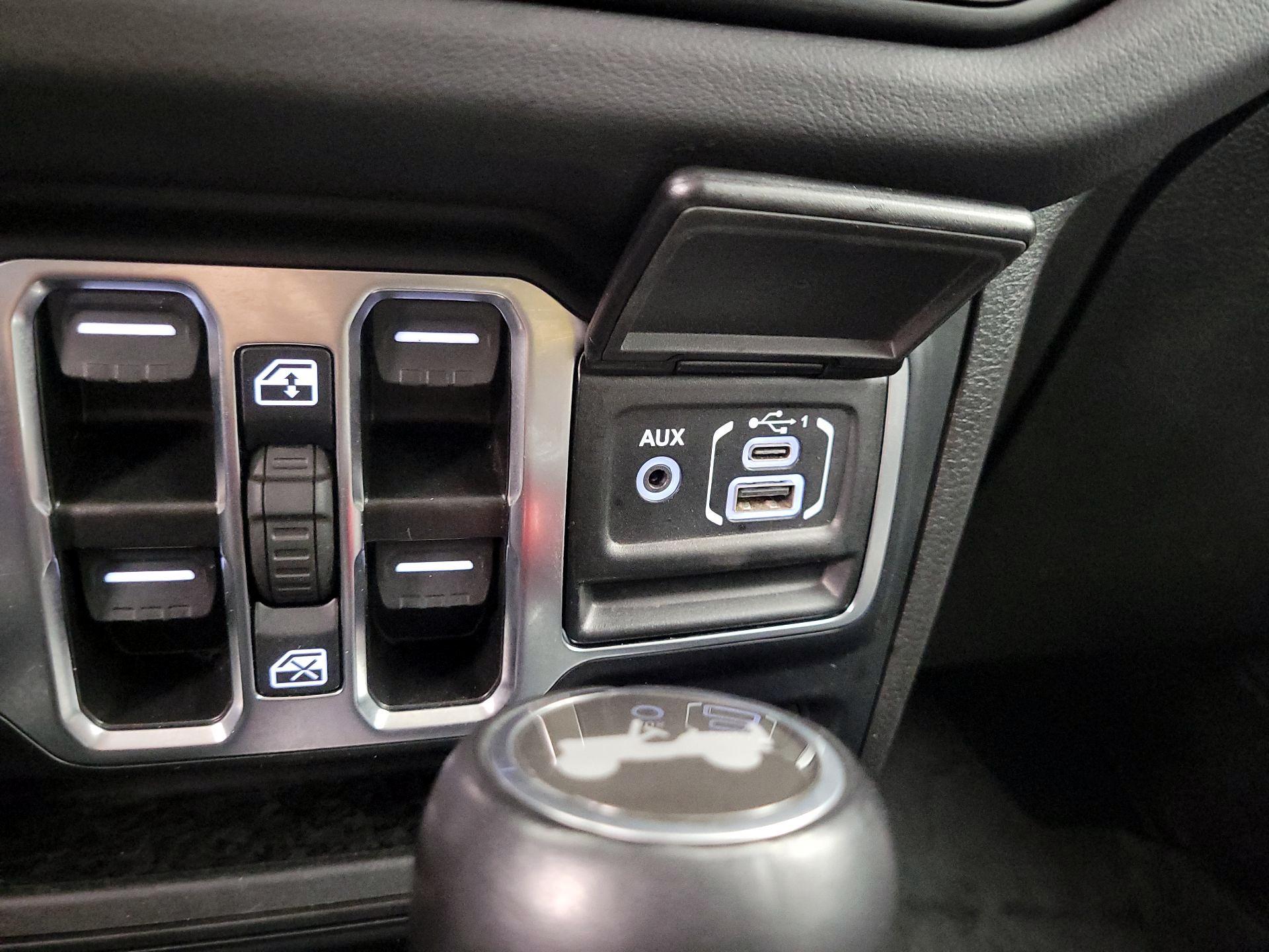 Thumbnail: 2024 Jeep Wrangler - 18