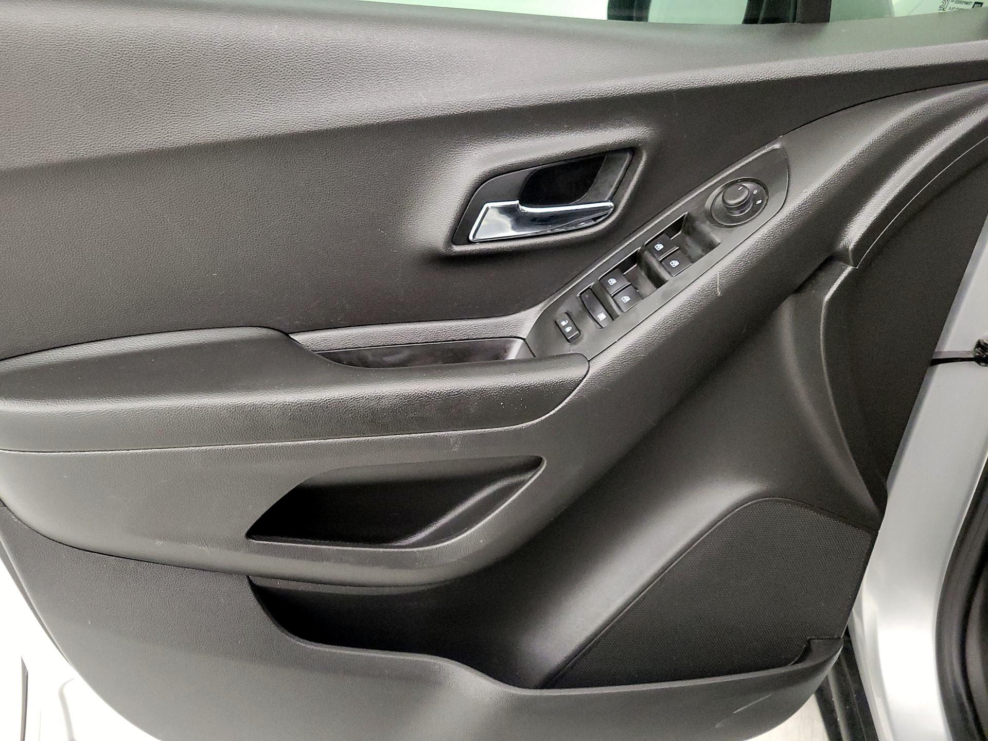 Thumbnail: 2021 Chevrolet Trax - 12