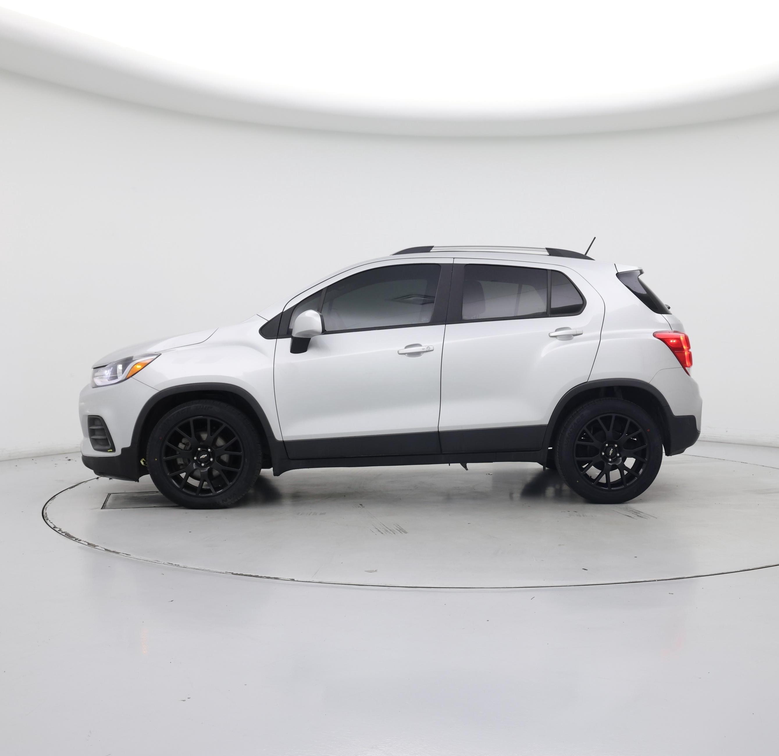 Thumbnail: 2021 Chevrolet Trax - 3