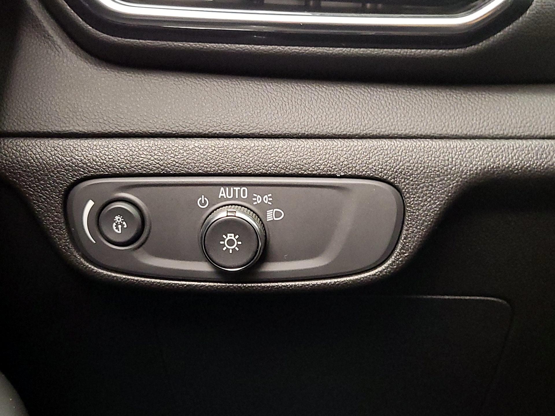 Thumbnail: 2023 Chevrolet Bolt EUV - 13