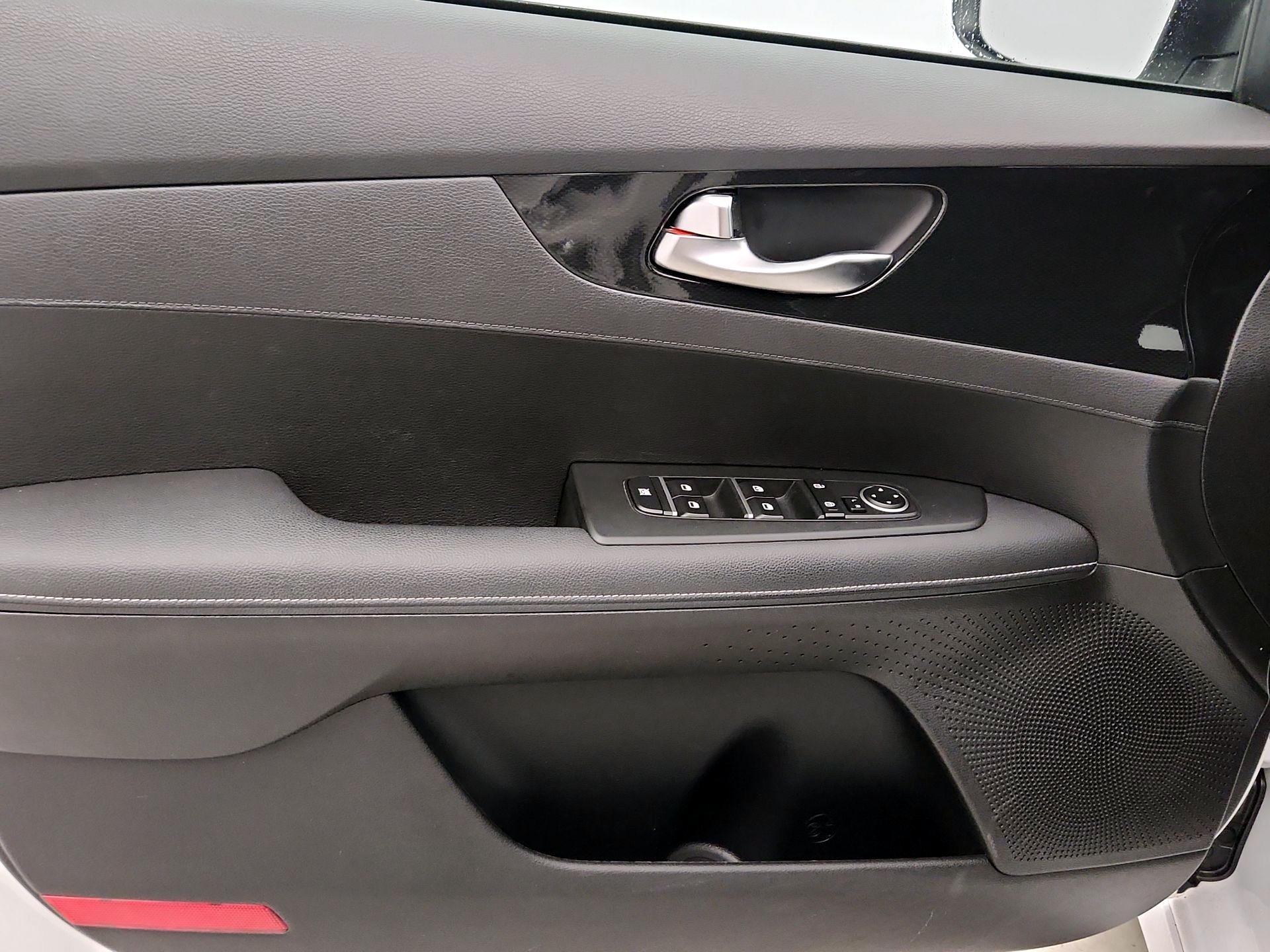 Thumbnail: 2023 Kia Forte - 12