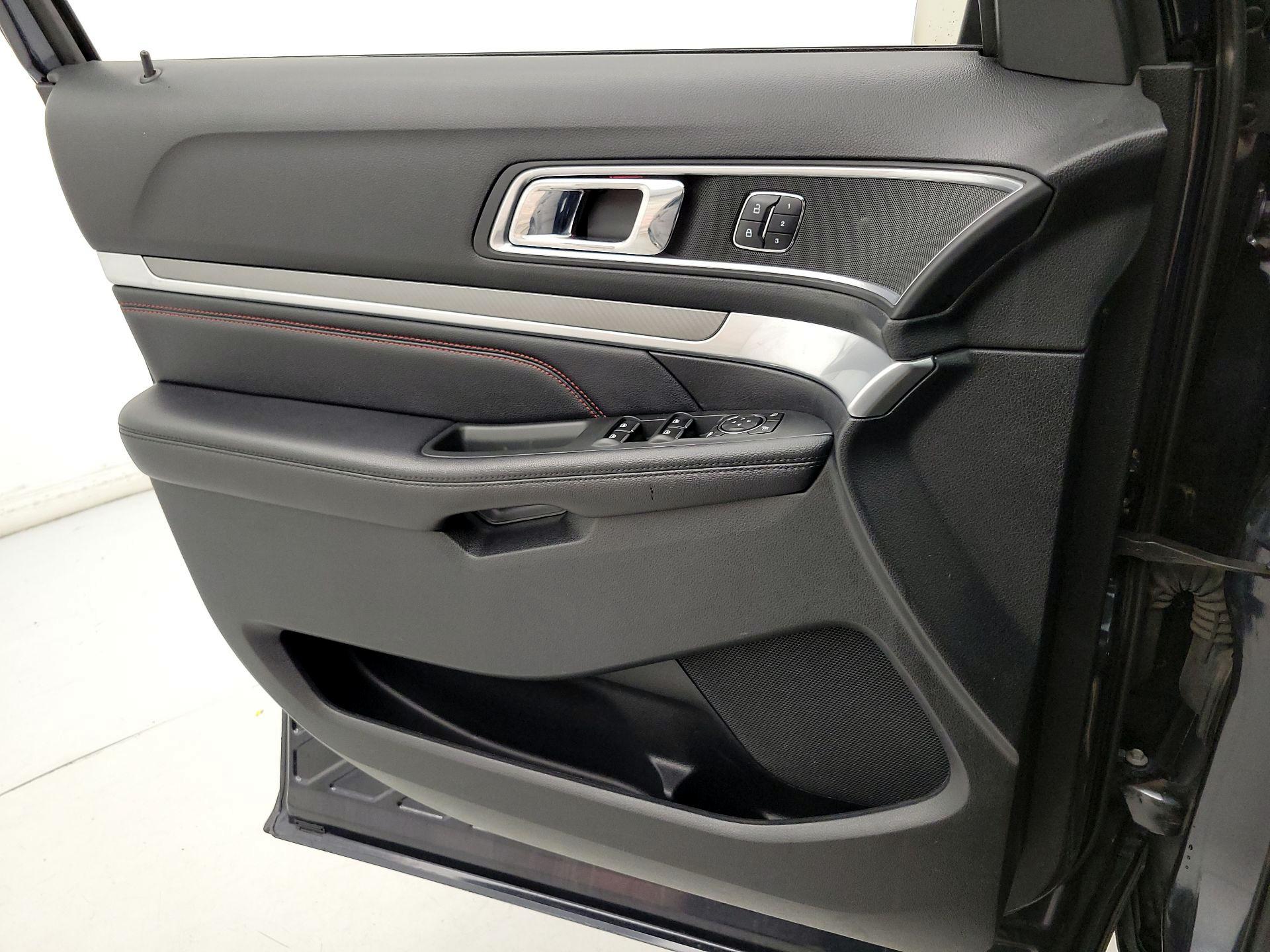 Thumbnail: 2017 Ford Explorer - 12