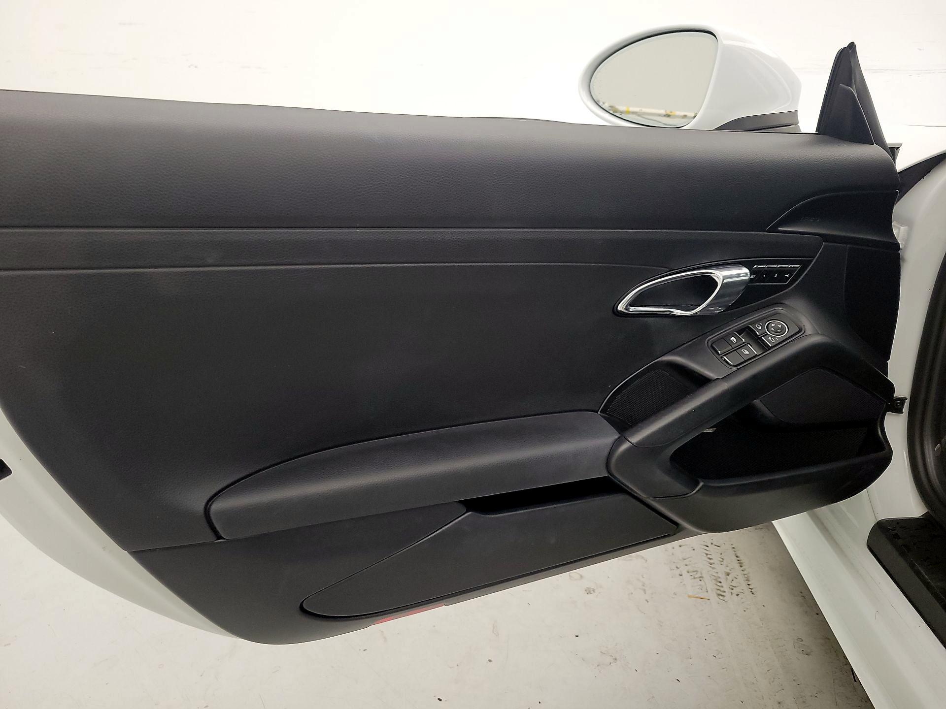 Thumbnail: 2017 Porsche 718 Boxster - 12