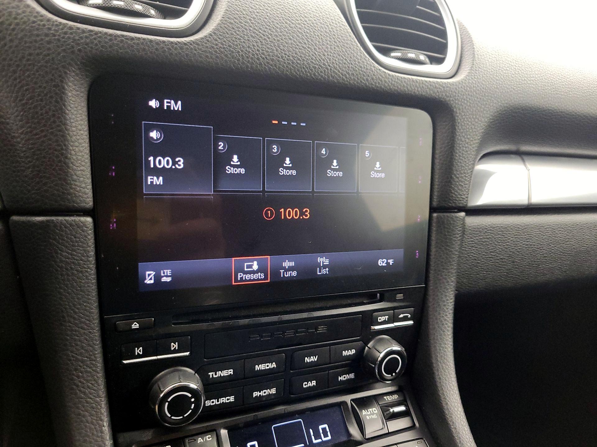 Thumbnail: 2017 Porsche 718 Boxster - 16