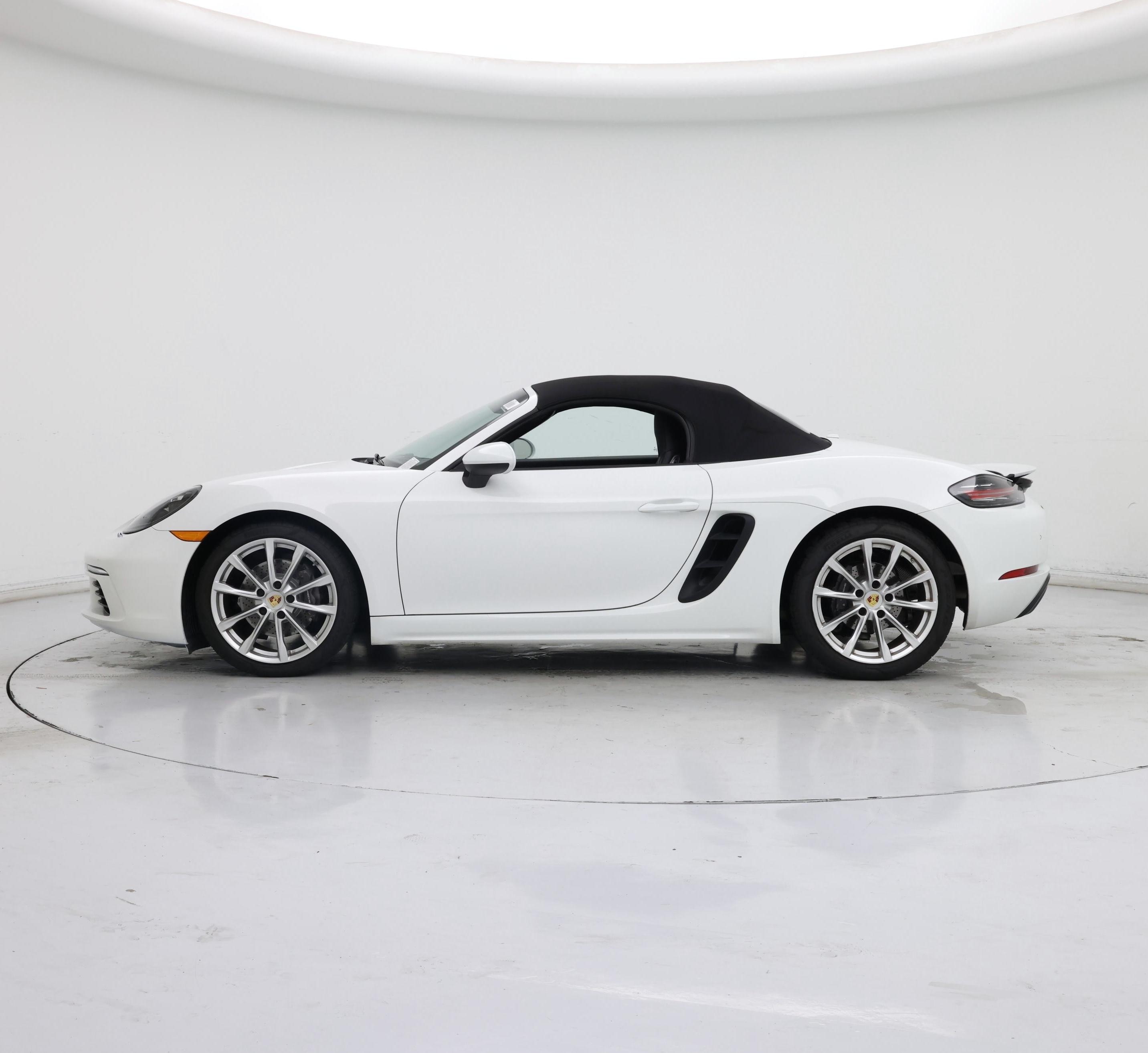 Thumbnail: 2017 Porsche 718 Boxster - 3