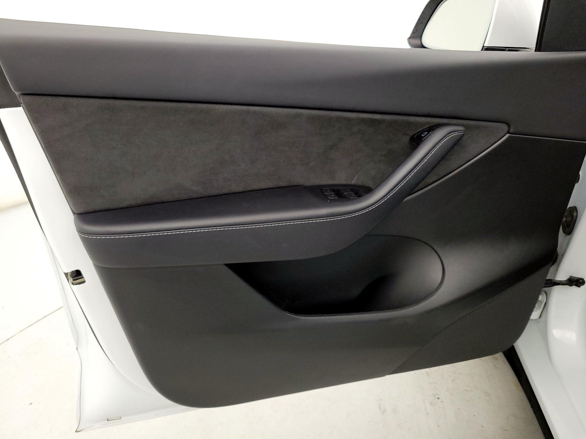 Thumbnail: 2022 Tesla Model Y - 12