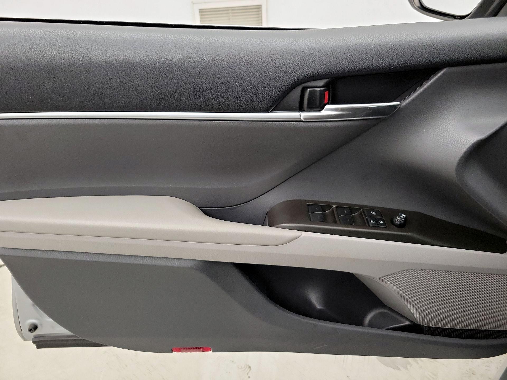 Thumbnail: 2022 Toyota Camry - 12