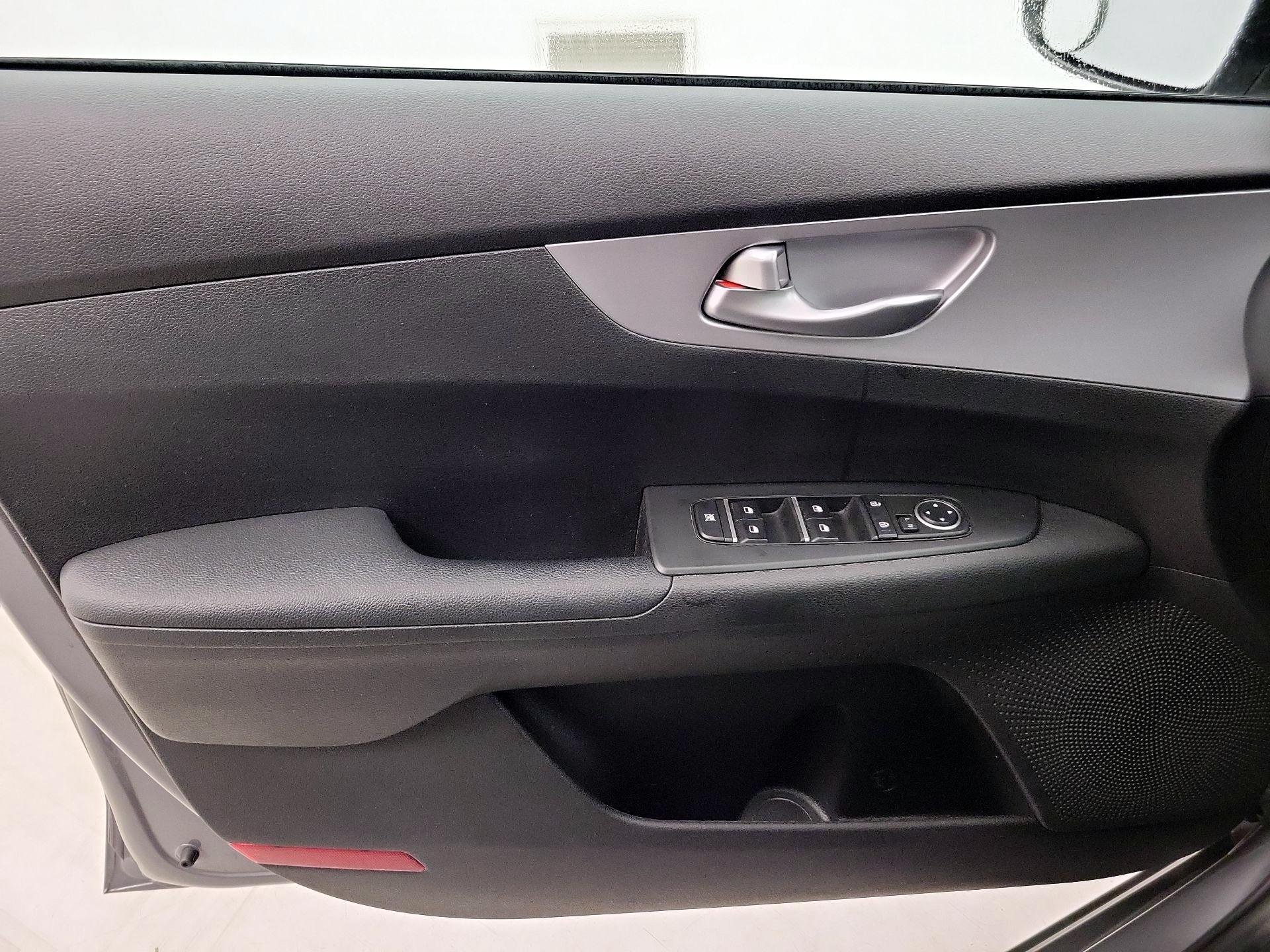 Thumbnail: 2023 Kia Forte - 12