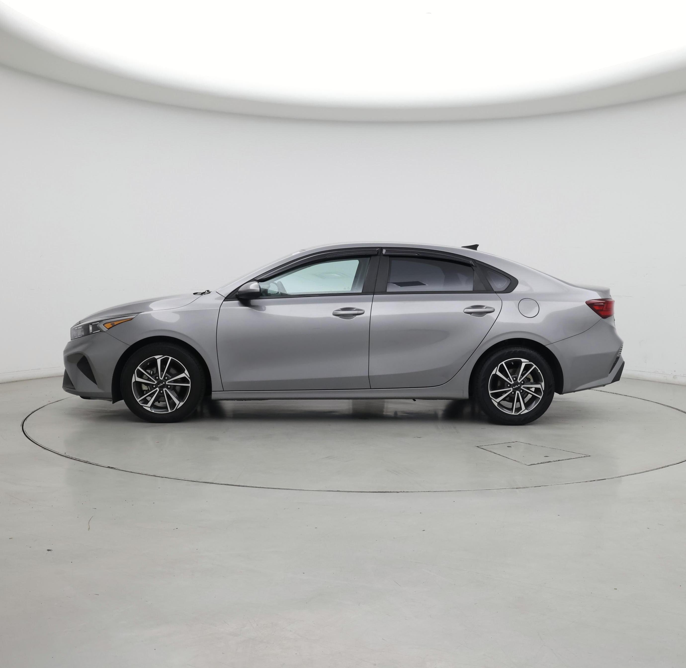 Thumbnail: 2023 Kia Forte - 3