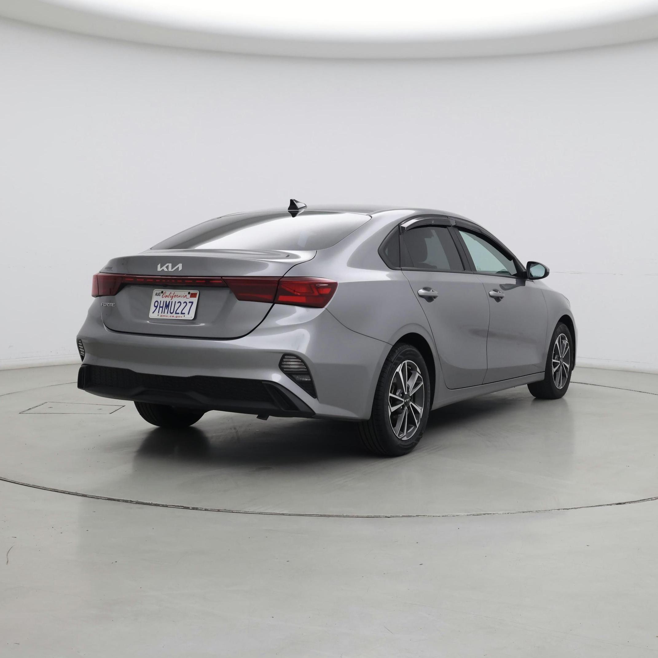 Thumbnail: 2023 Kia Forte - 8