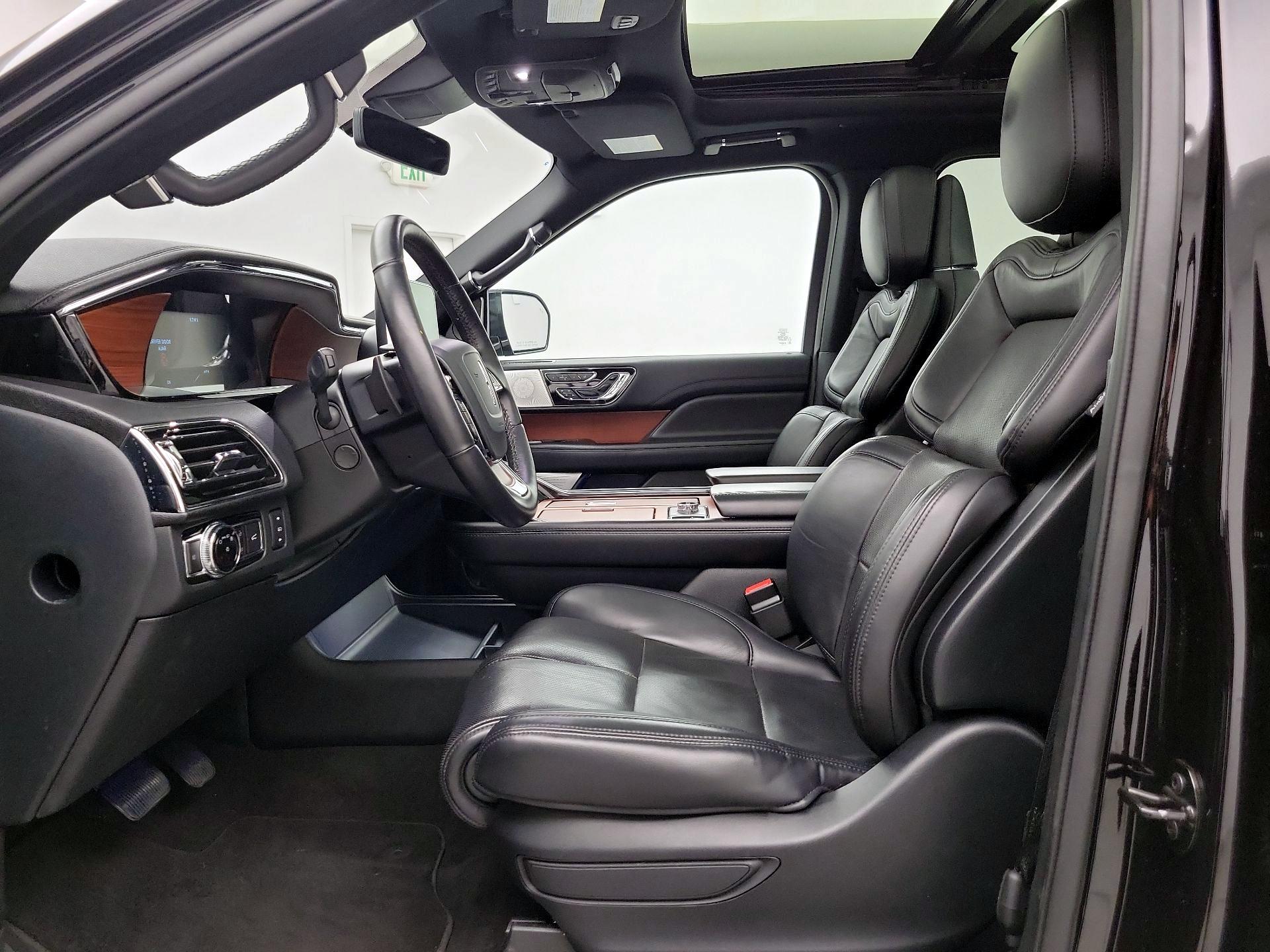 Thumbnail: 2020 Lincoln Navigator - 11