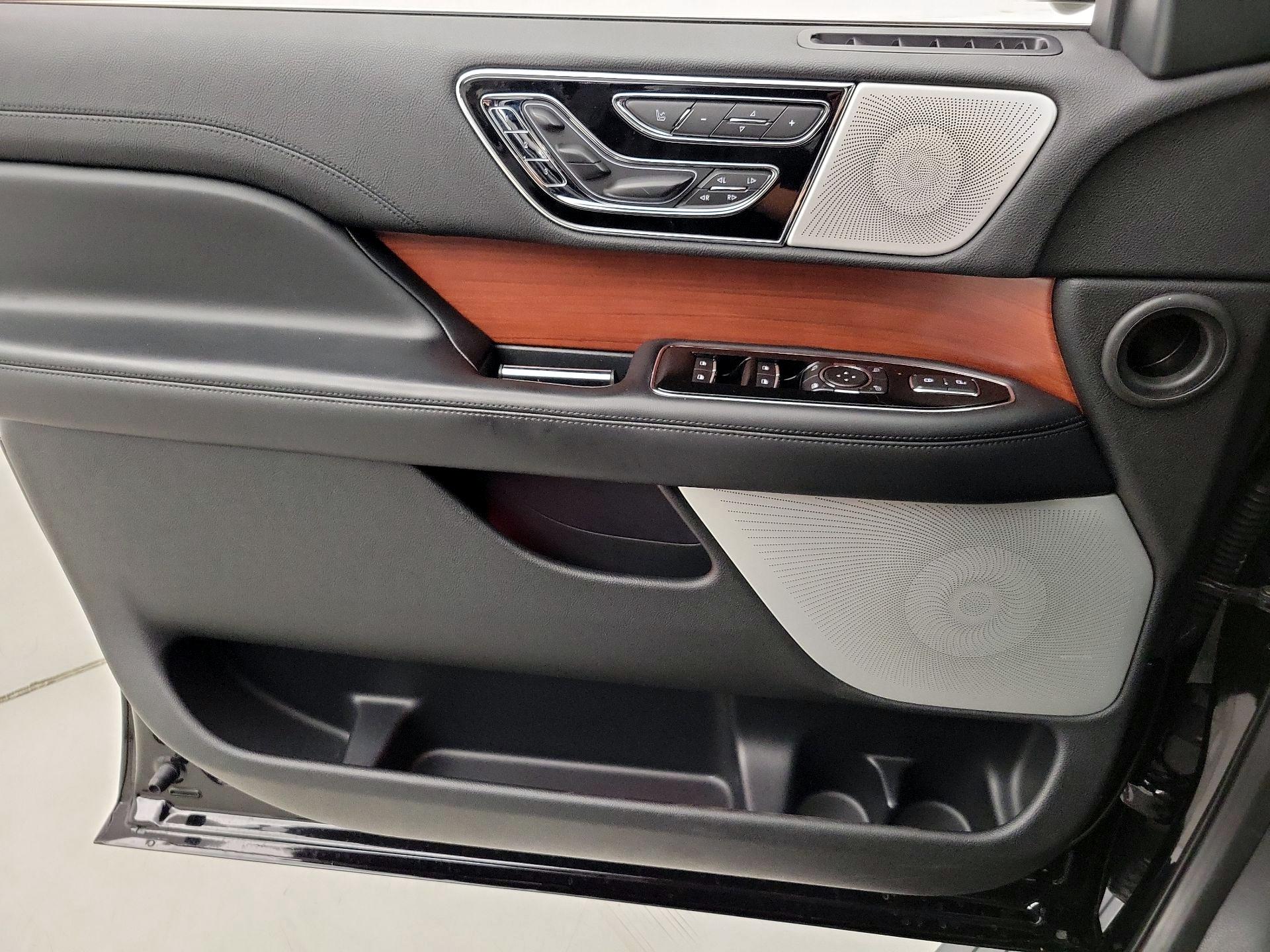 Thumbnail: 2020 Lincoln Navigator - 12