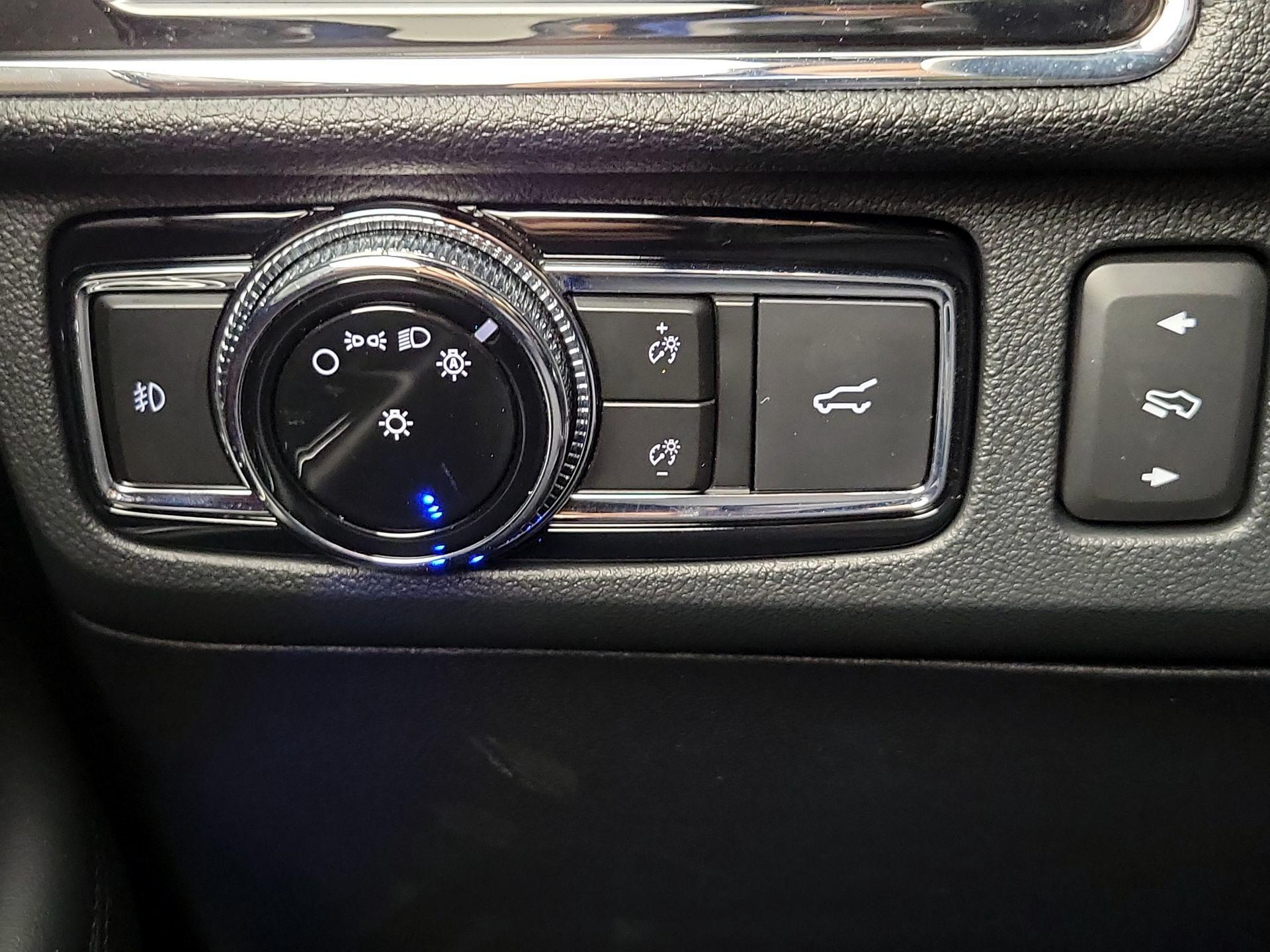 Thumbnail: 2020 Lincoln Navigator - 13