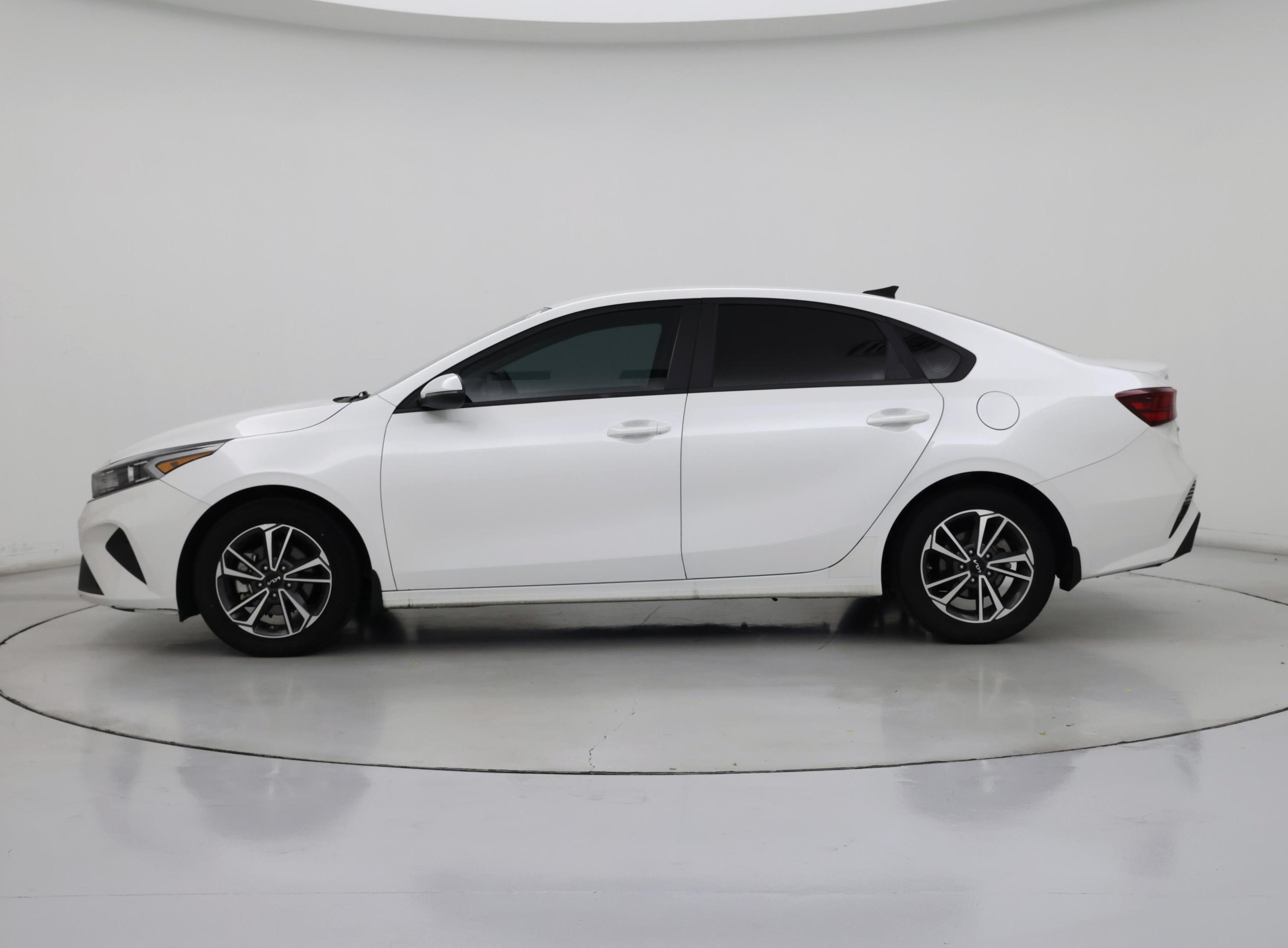 Thumbnail: 2023 Kia Forte - 3